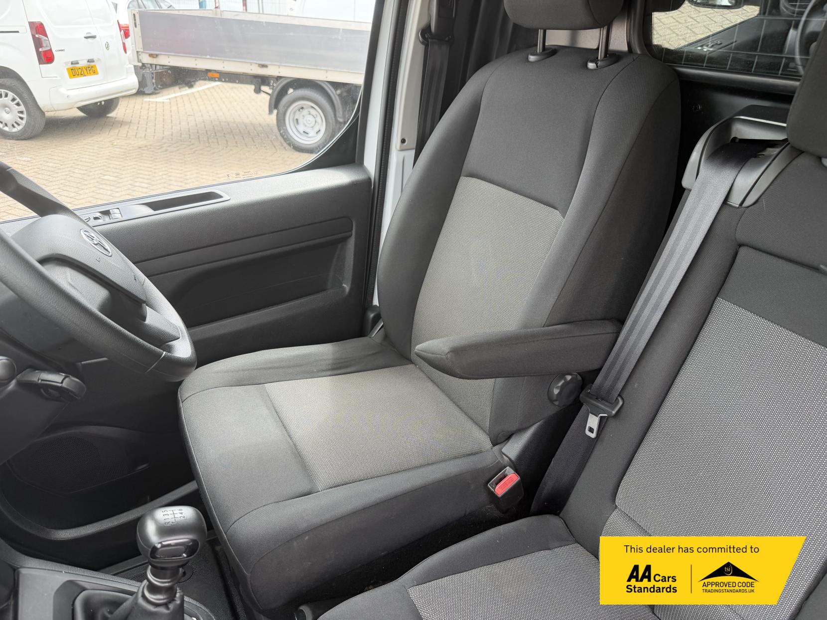 2023 Toyota ProAce 1.5D Icon Medium Panel Van 6dr Diesel Manual MWB Euro 6 (s/s) (120 bhp) - Thumbnail 13