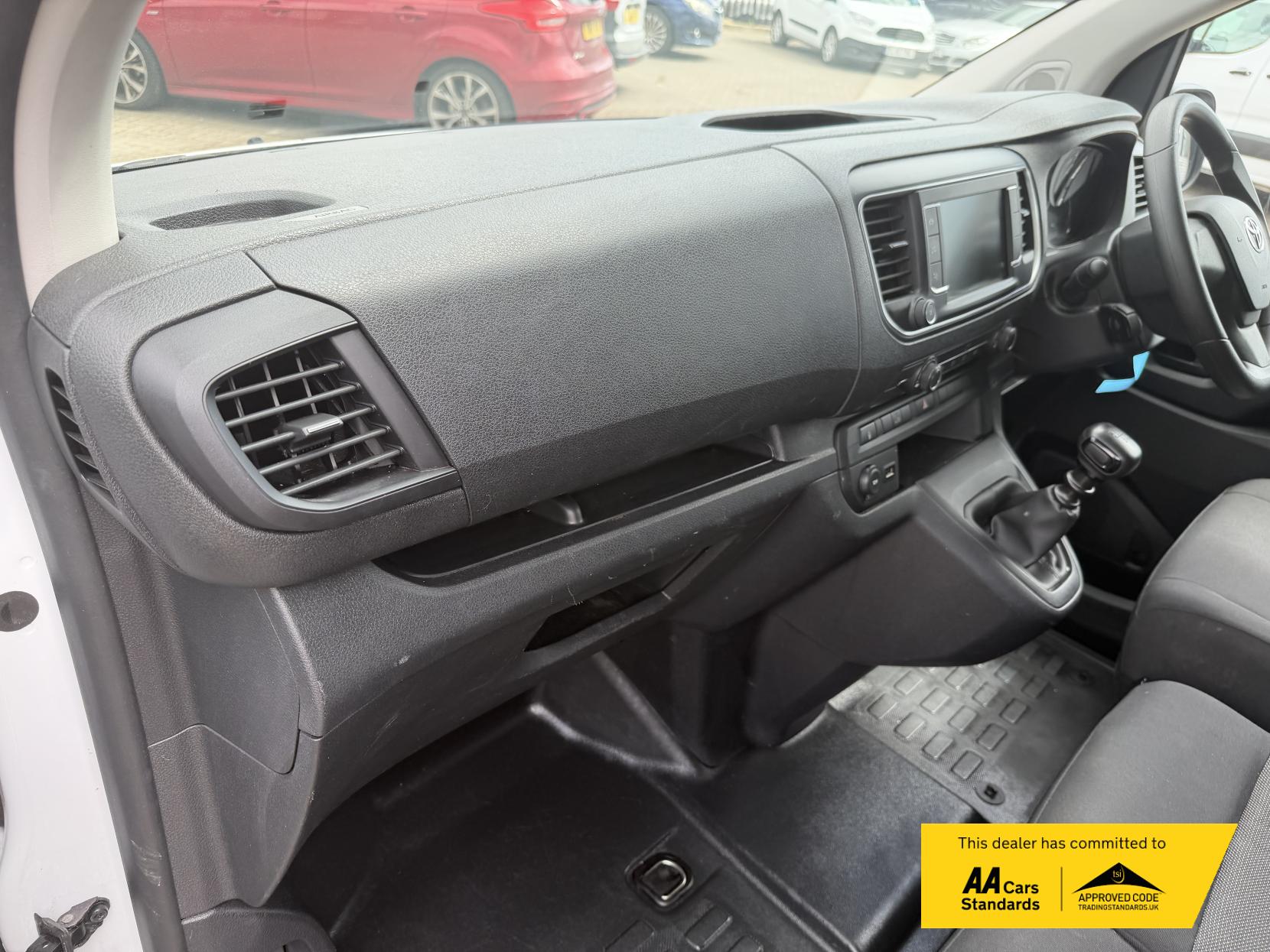 2023 Toyota ProAce 1.5D Icon Medium Panel Van 6dr Diesel Manual MWB Euro 6 (s/s) (120 bhp) - Thumbnail 33