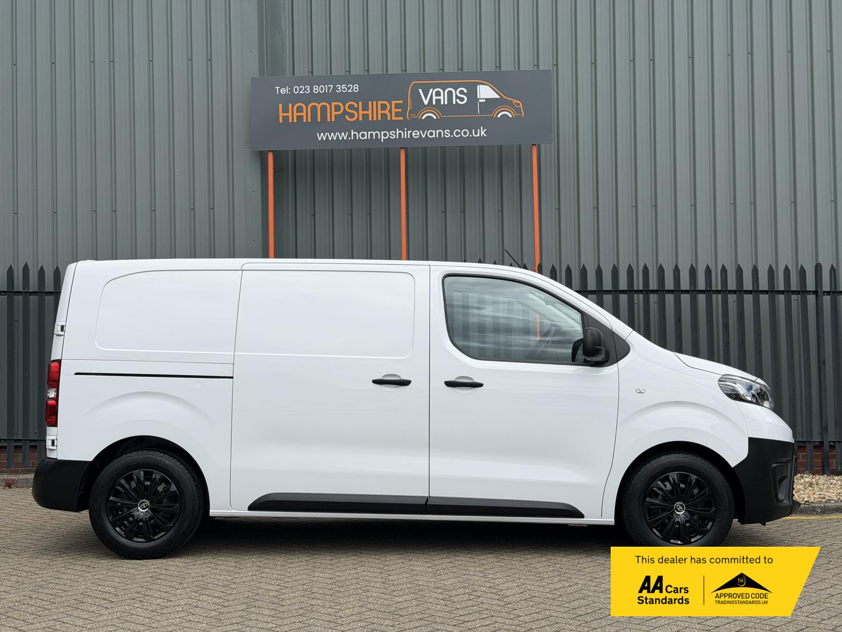 2023 Toyota ProAce 1.5D Icon Medium Panel Van 6dr Diesel Manual MWB Euro 6 (s/s) (120 bhp) - Thumbnail 5