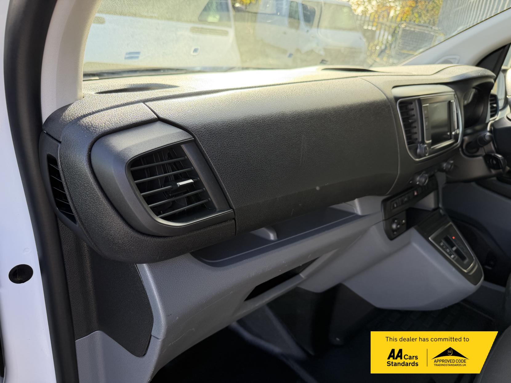 Peugeot e-Expert e 1200 75kWh Professional Standard Panel Van 6dr Electric Auto MWB (136 ps)