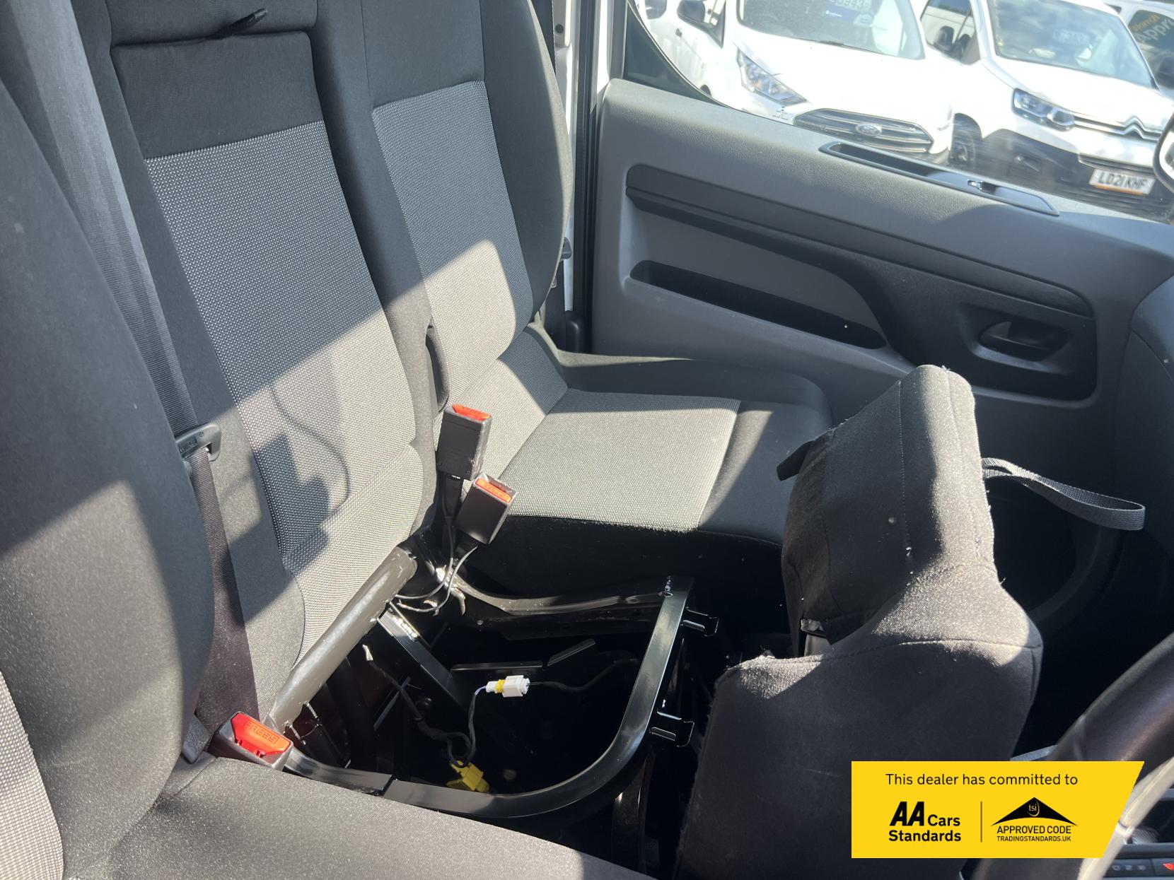 Peugeot e-Expert e 1200 75kWh Professional Standard Panel Van 6dr Electric Auto MWB (136 ps)