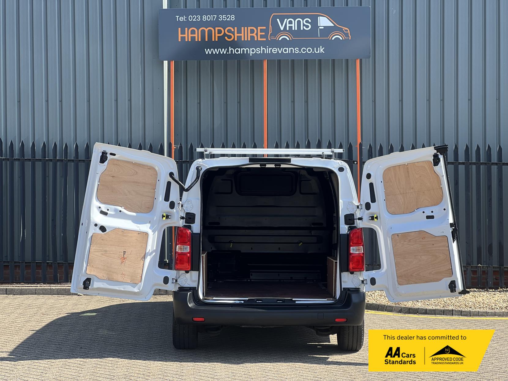 Peugeot e-Expert e 1200 75kWh Professional Standard Panel Van 6dr Electric Auto MWB (136 ps)