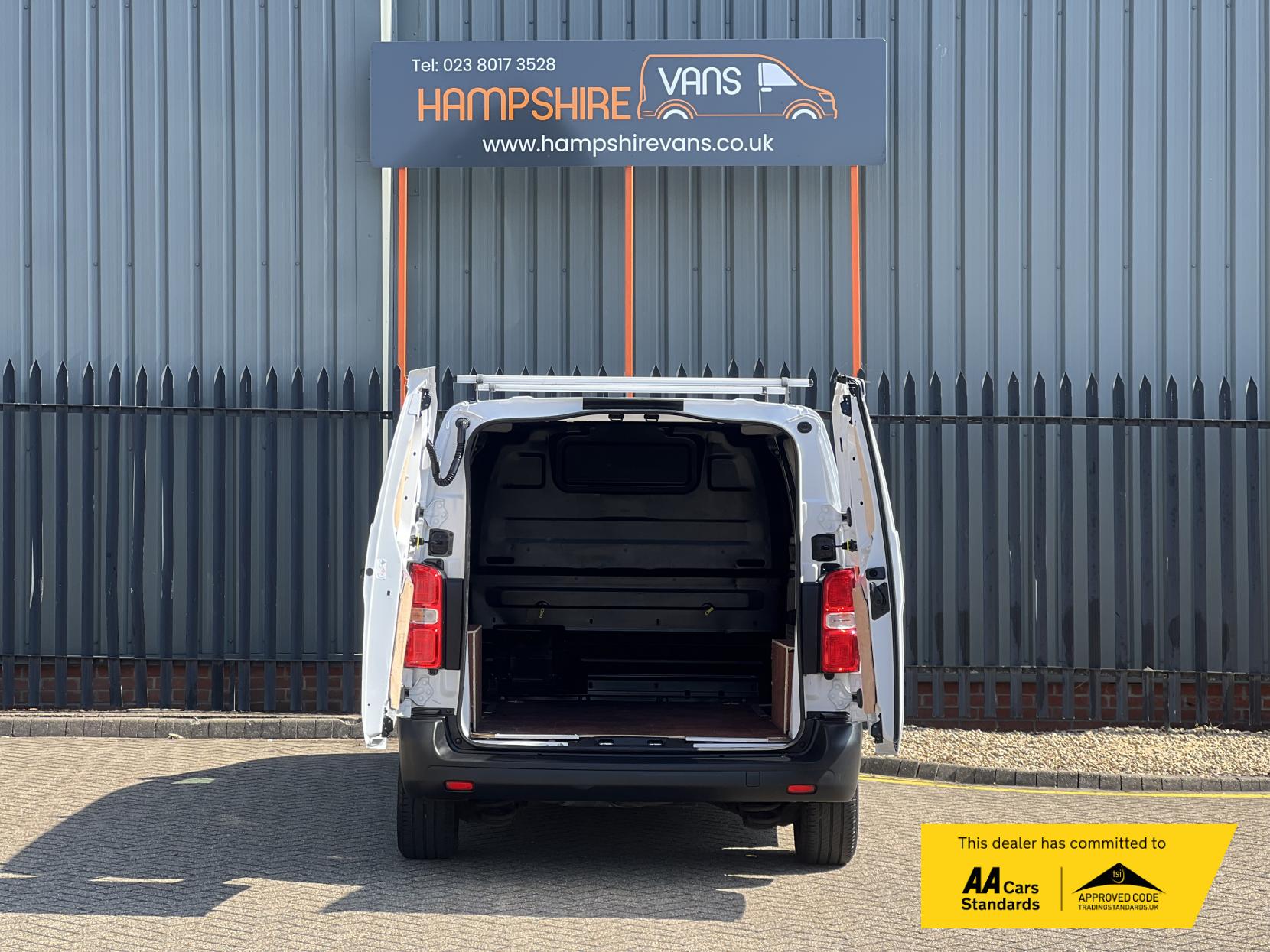 Peugeot e-Expert e 1200 75kWh Professional Standard Panel Van 6dr Electric Auto MWB (136 ps)
