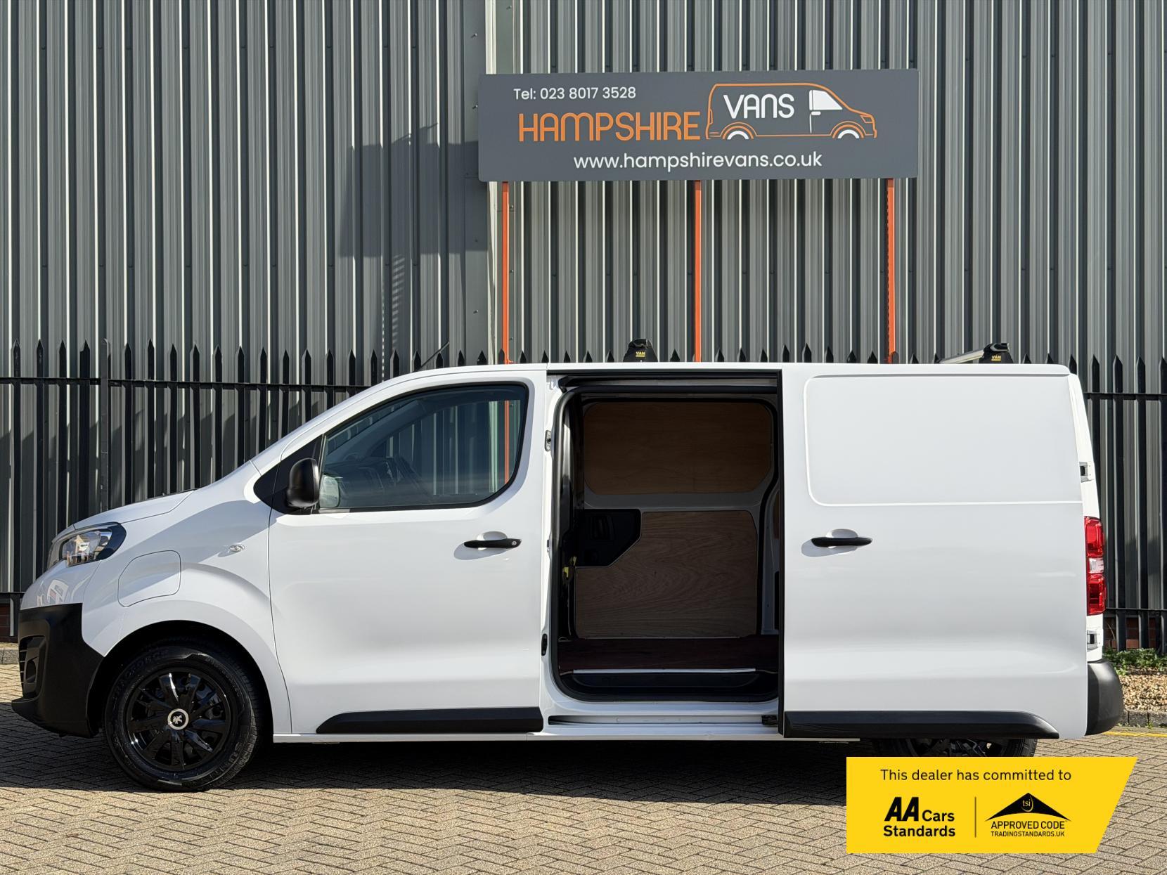 Peugeot e-Expert e 1200 75kWh Professional Standard Panel Van 6dr Electric Auto MWB (136 ps)