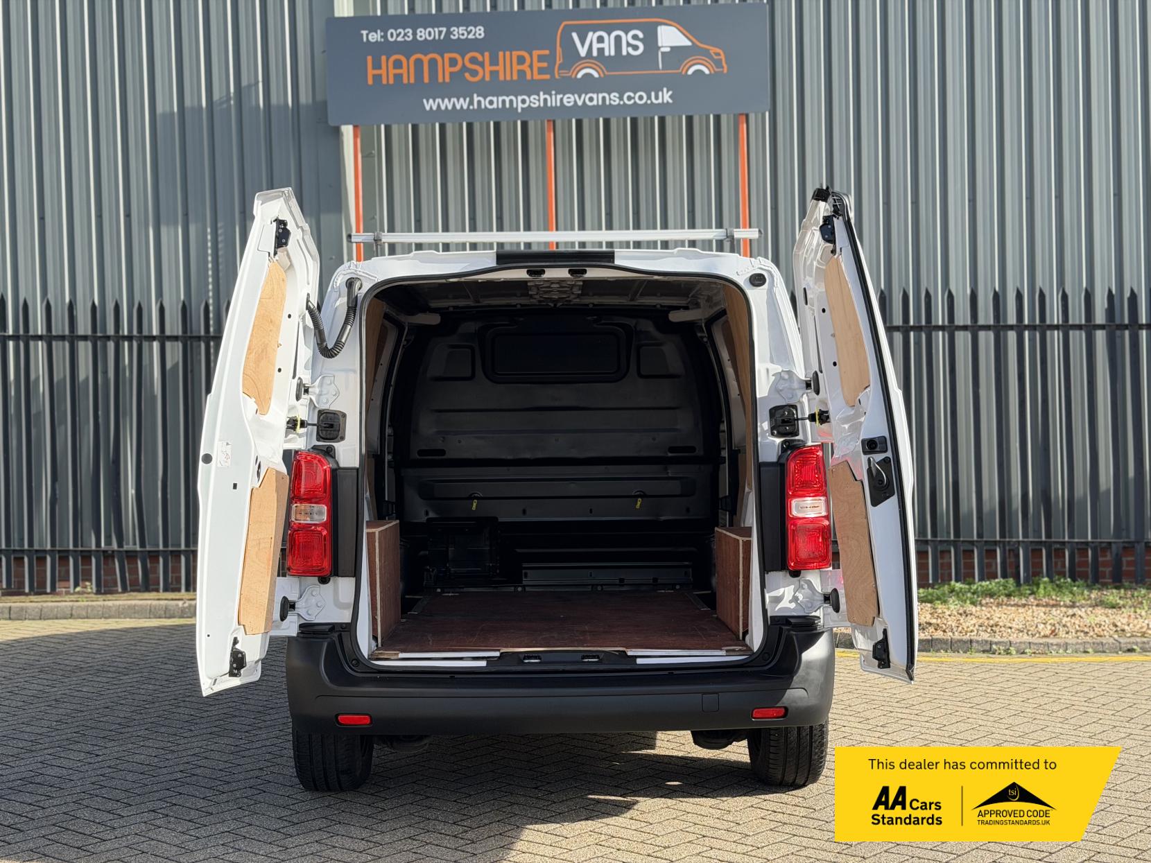 Peugeot e-Expert e 1200 75kWh Professional Standard Panel Van 6dr Electric Auto MWB (136 ps)