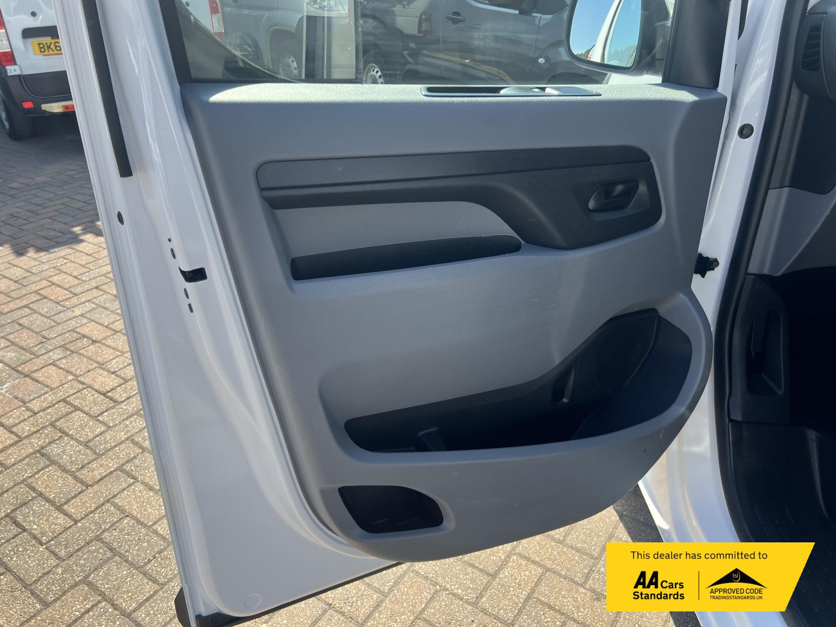 Peugeot e-Expert e 1200 75kWh Professional Standard Panel Van 6dr Electric Auto MWB (136 ps)