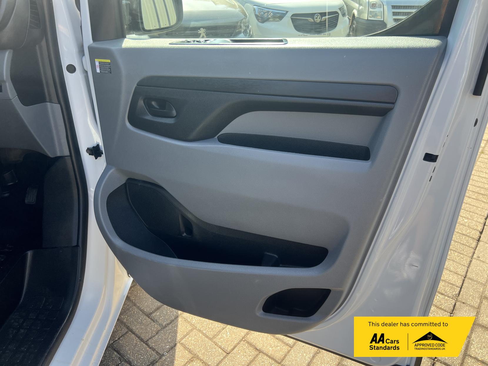 Peugeot e-Expert e 1200 75kWh Professional Standard Panel Van 6dr Electric Auto MWB (136 ps)