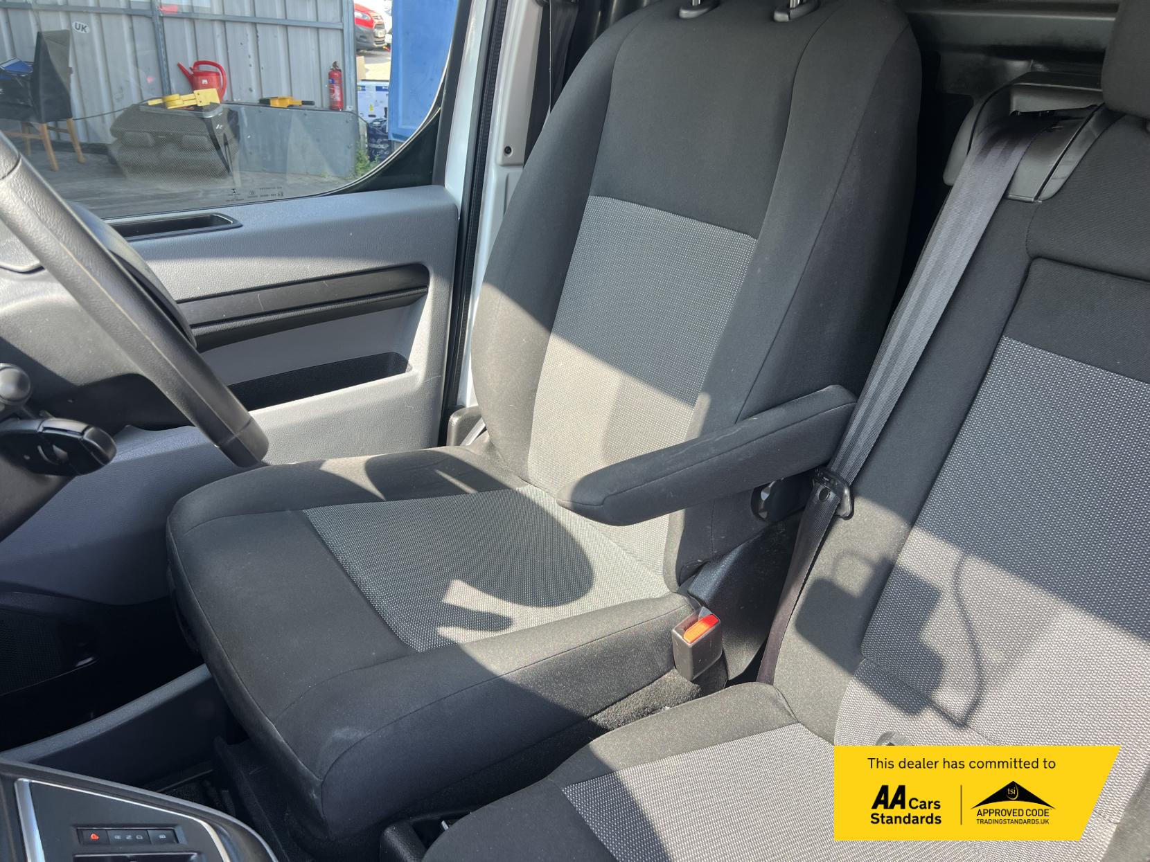 Peugeot e-Expert e 1200 75kWh Professional Standard Panel Van 6dr Electric Auto MWB (136 ps)