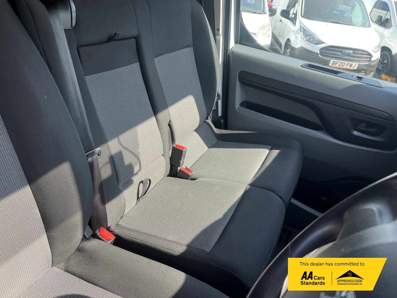 Peugeot e-Expert e 1200 75kWh Professional Standard Panel Van 6dr Electric Auto MWB (136 ps)