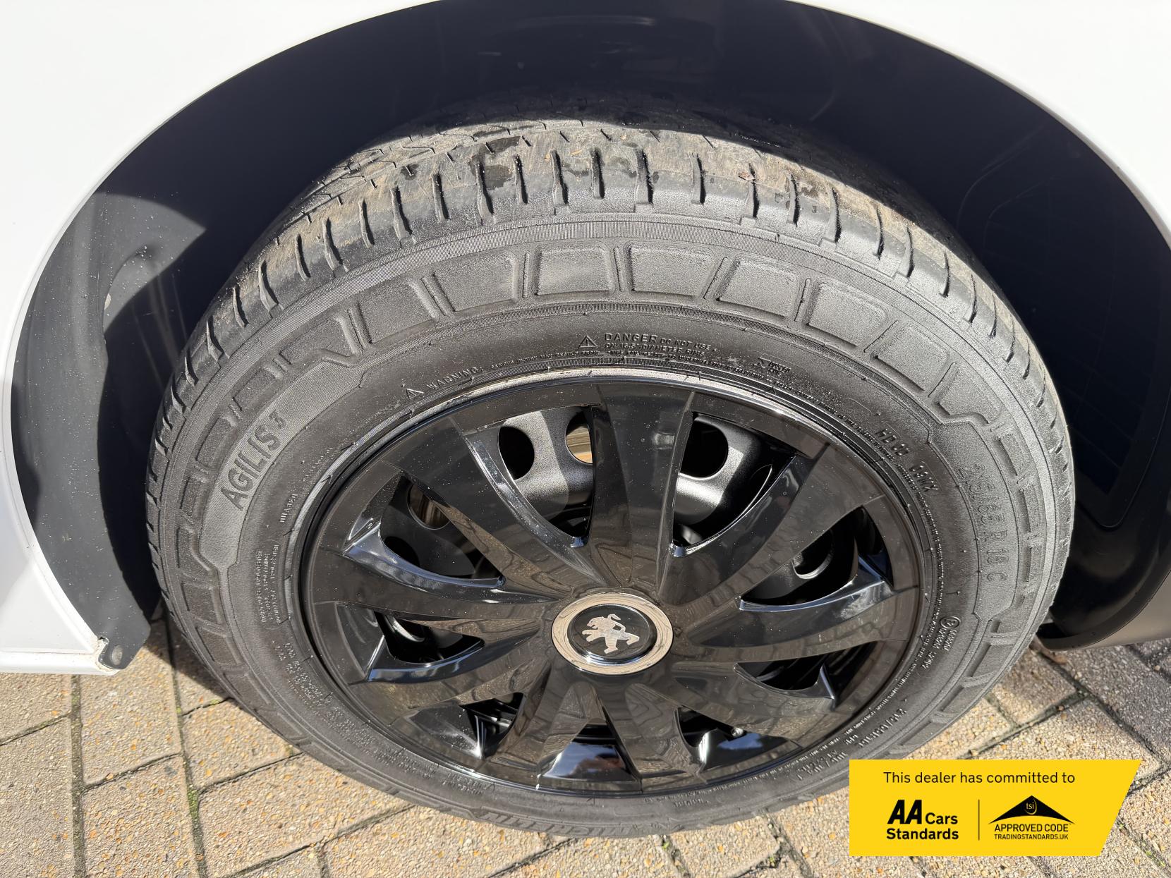 Peugeot e-Expert e 1200 75kWh Professional Standard Panel Van 6dr Electric Auto MWB (136 ps)