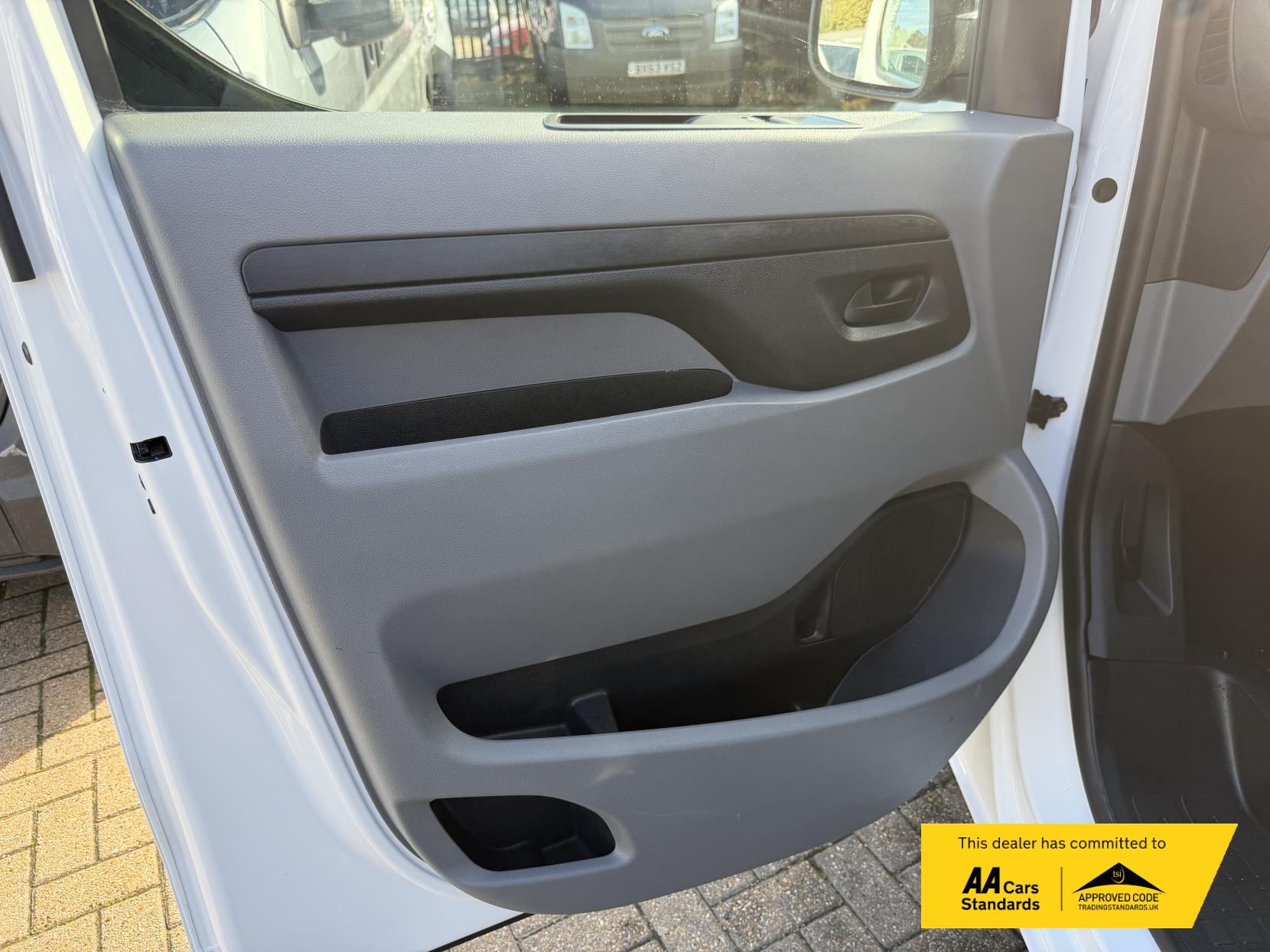 Peugeot e-Expert e 1200 75kWh Professional Standard Panel Van 6dr Electric Auto MWB (136 ps)