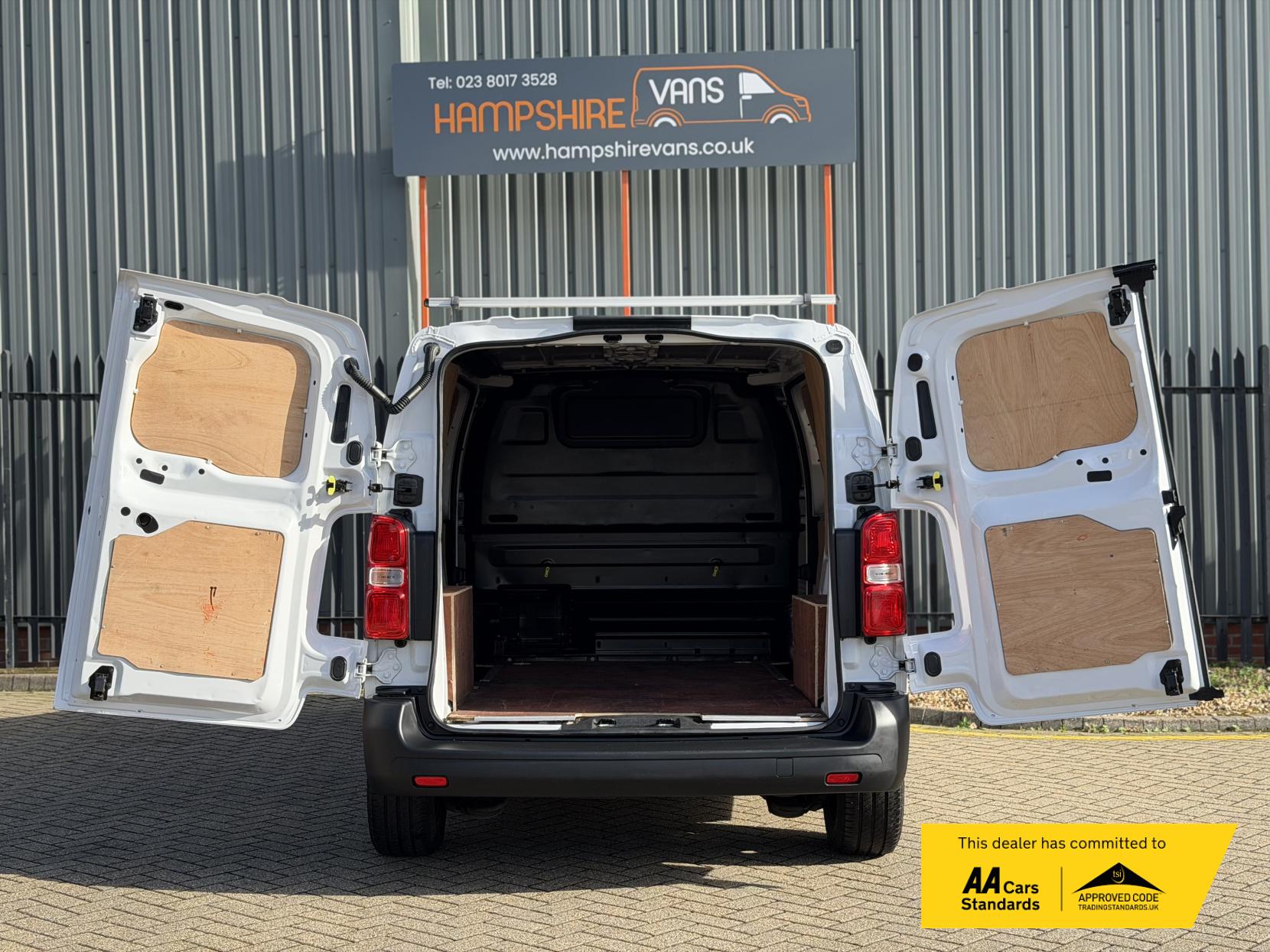 Peugeot e-Expert e 1200 75kWh Professional Standard Panel Van 6dr Electric Auto MWB (136 ps)