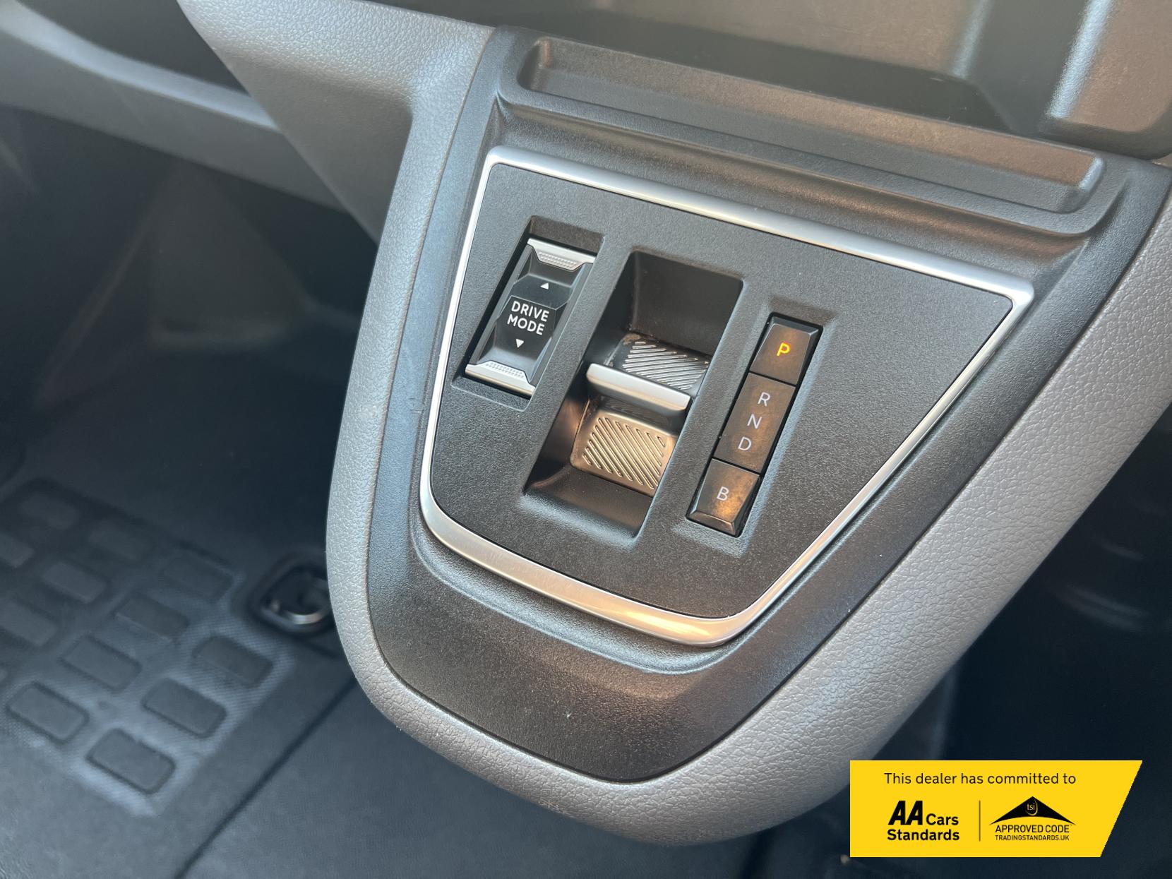 Peugeot e-Expert e 1200 75kWh Professional Standard Panel Van 6dr Electric Auto MWB (136 ps)