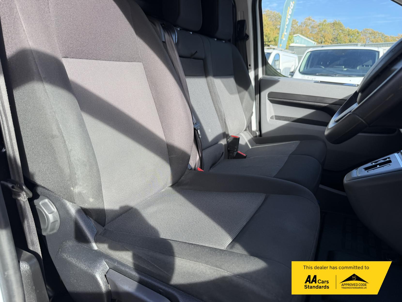 Peugeot e-Expert e 1200 75kWh Professional Standard Panel Van 6dr Electric Auto MWB (136 ps)