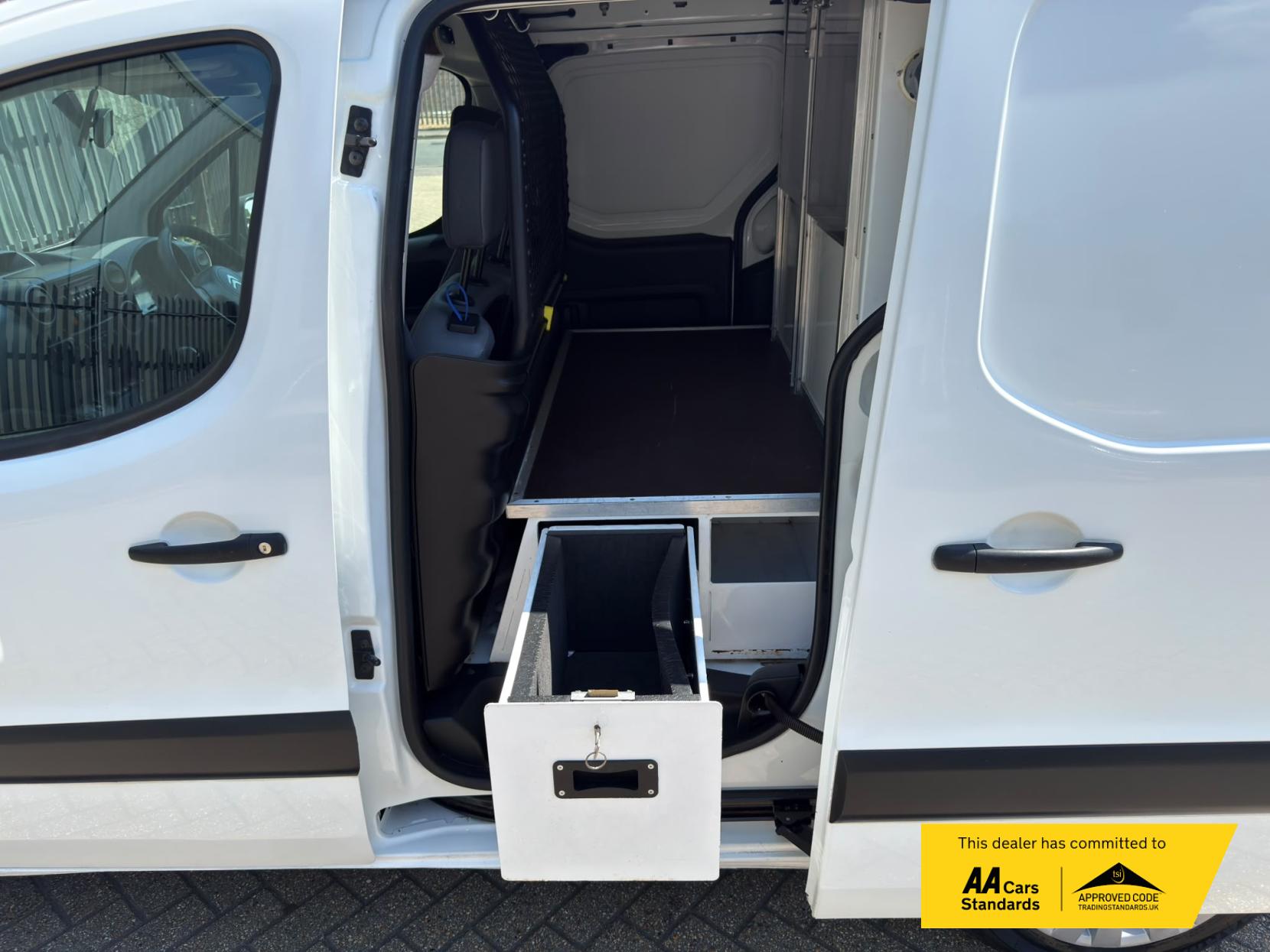 2014 Citroen Berlingo 1.6 HDi 750 LX Panel Van 6dr Diesel Manual L2 (153 g/km, 90 bhp) - Thumbnail 13