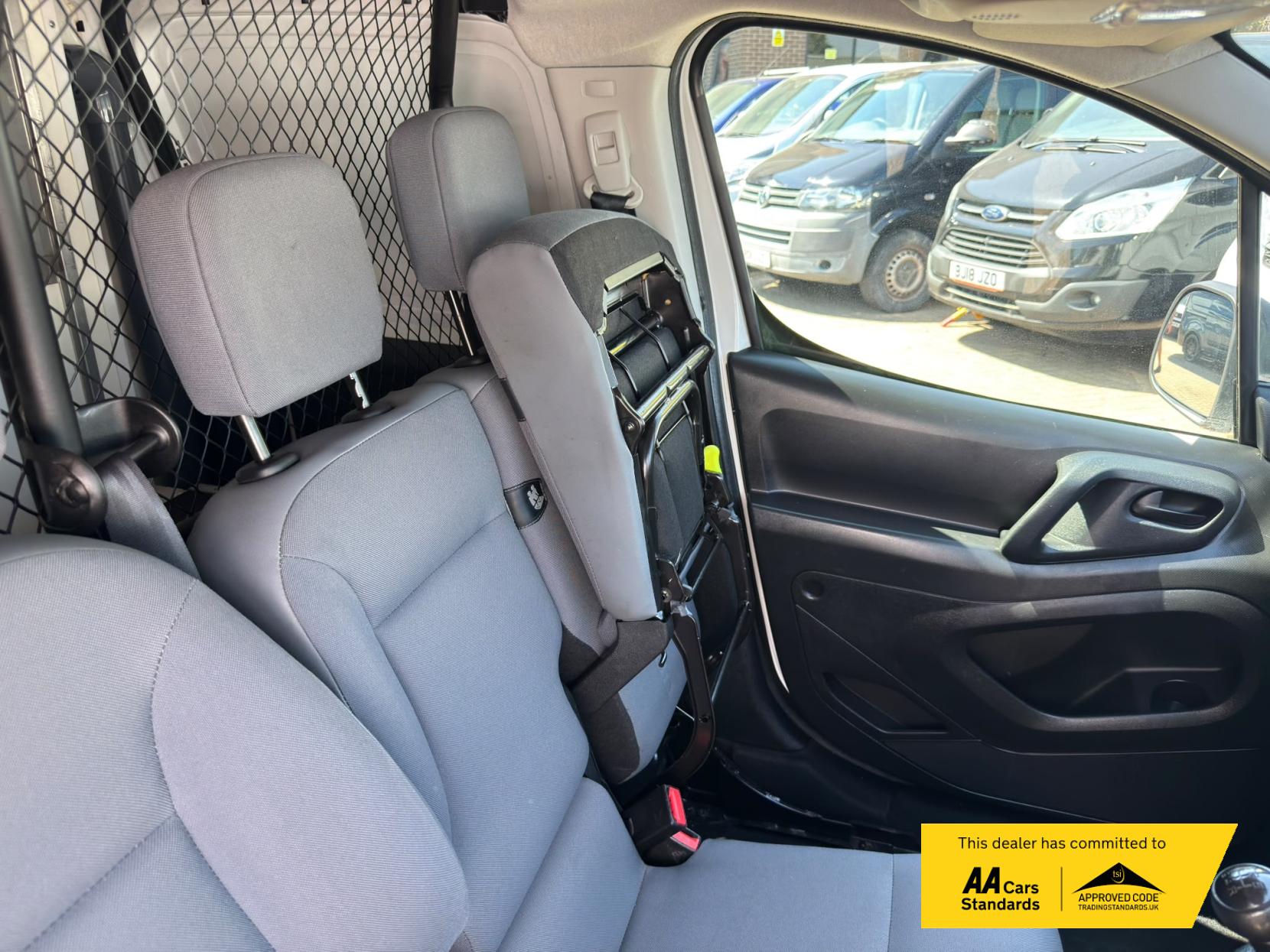 2014 Citroen Berlingo 1.6 HDi 750 LX Panel Van 6dr Diesel Manual L2 (153 g/km, 90 bhp) - Thumbnail 28