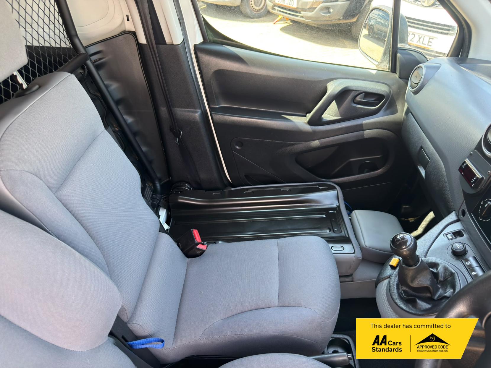 2014 Citroen Berlingo 1.6 HDi 750 LX Panel Van 6dr Diesel Manual L2 (153 g/km, 90 bhp) - Thumbnail 29
