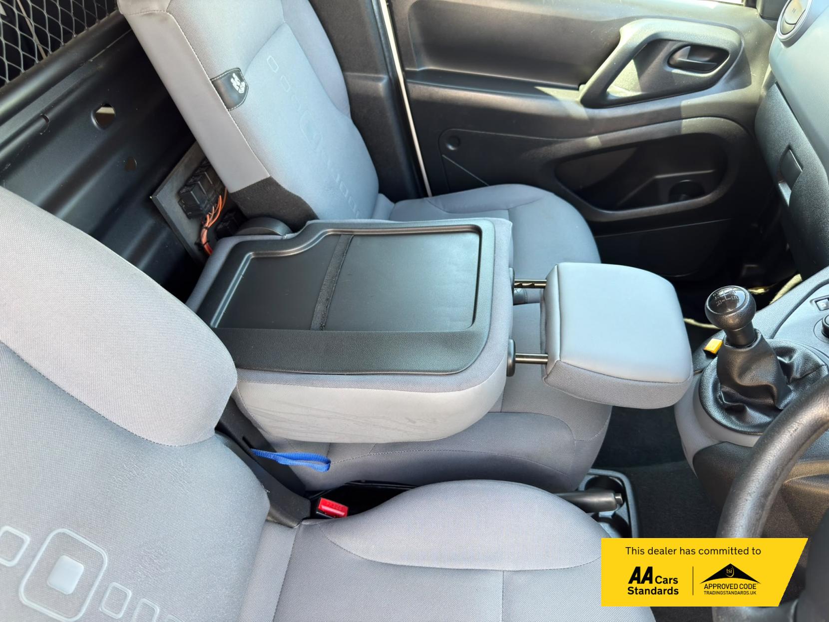 2014 Citroen Berlingo 1.6 HDi 750 LX Panel Van 6dr Diesel Manual L2 (153 g/km, 90 bhp) - Thumbnail 25