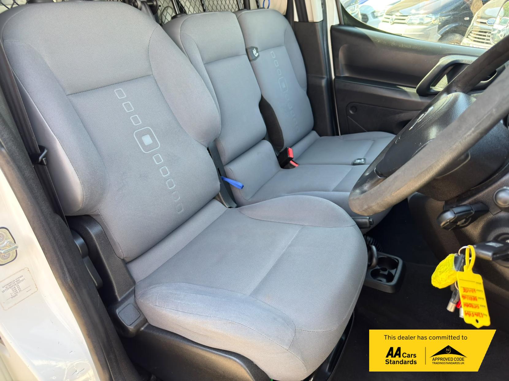 2014 Citroen Berlingo 1.6 HDi 750 LX Panel Van 6dr Diesel Manual L2 (153 g/km, 90 bhp) - Thumbnail 22
