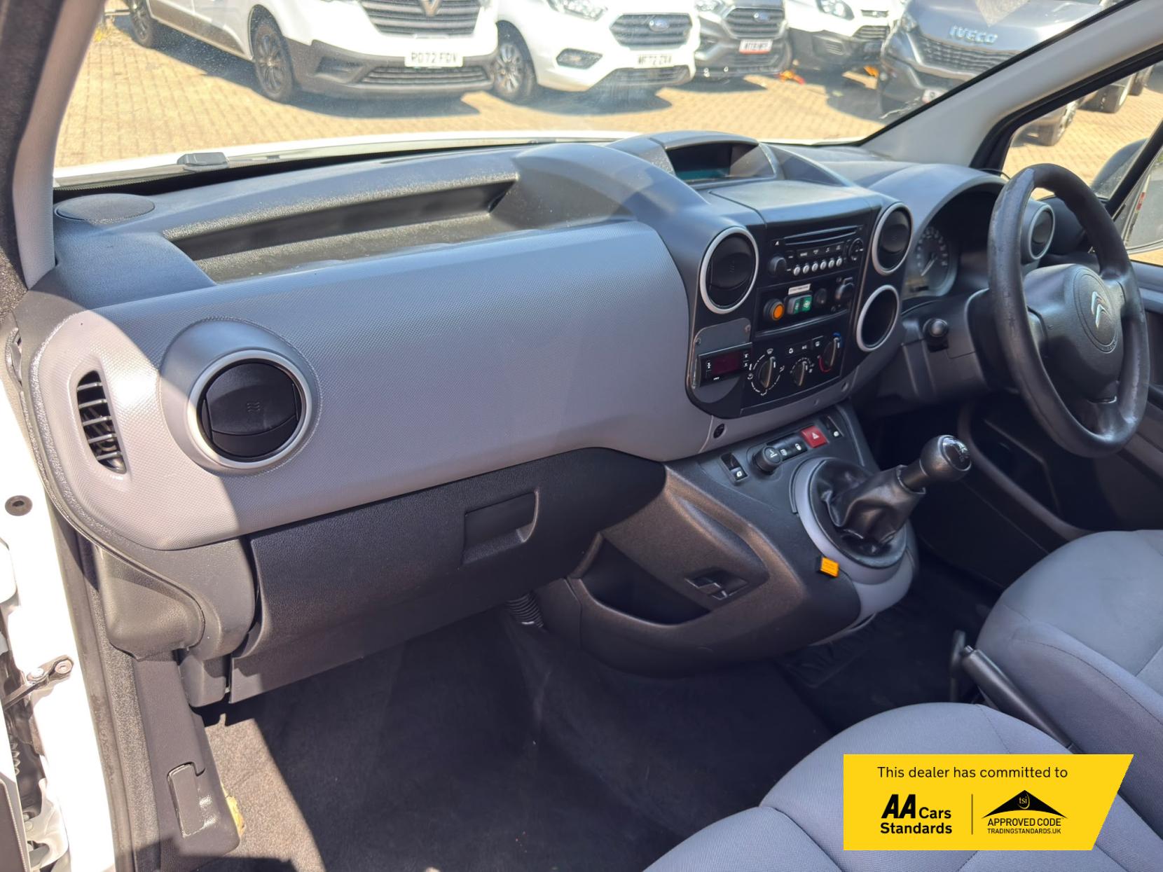 2014 Citroen Berlingo 1.6 HDi 750 LX Panel Van 6dr Diesel Manual L2 (153 g/km, 90 bhp) - Thumbnail 32