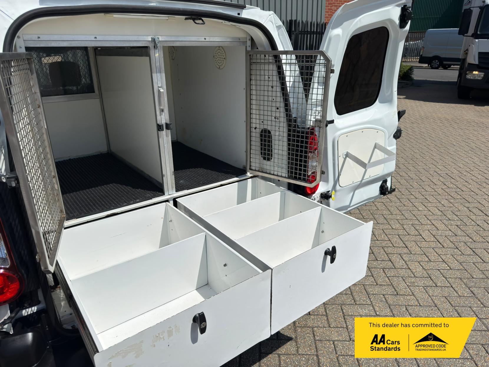 2014 Citroen Berlingo 1.6 HDi 750 LX Panel Van 6dr Diesel Manual L2 (153 g/km, 90 bhp) - Thumbnail 20