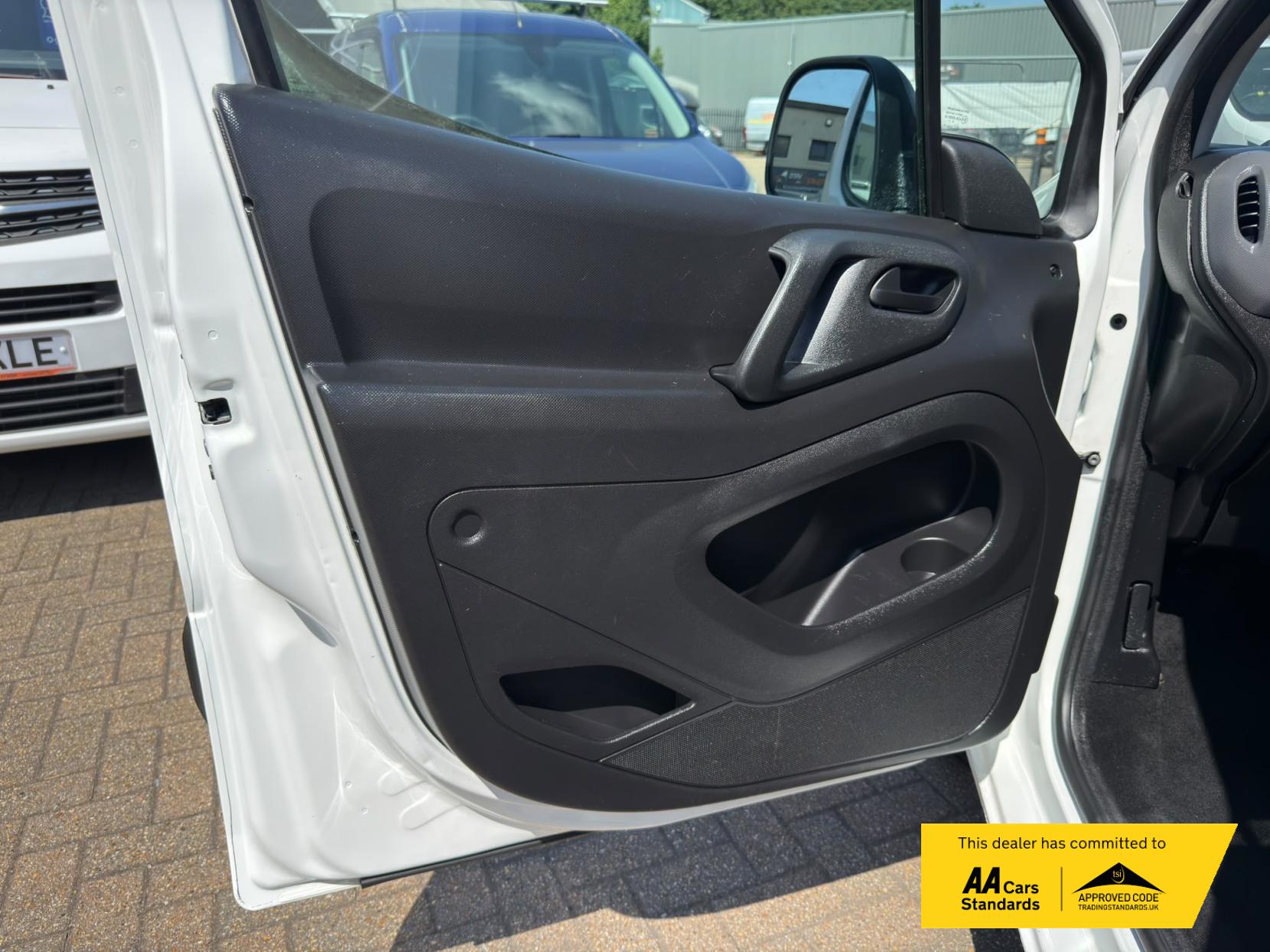 2014 Citroen Berlingo 1.6 HDi 750 LX Panel Van 6dr Diesel Manual L2 (153 g/km, 90 bhp) - Thumbnail 31