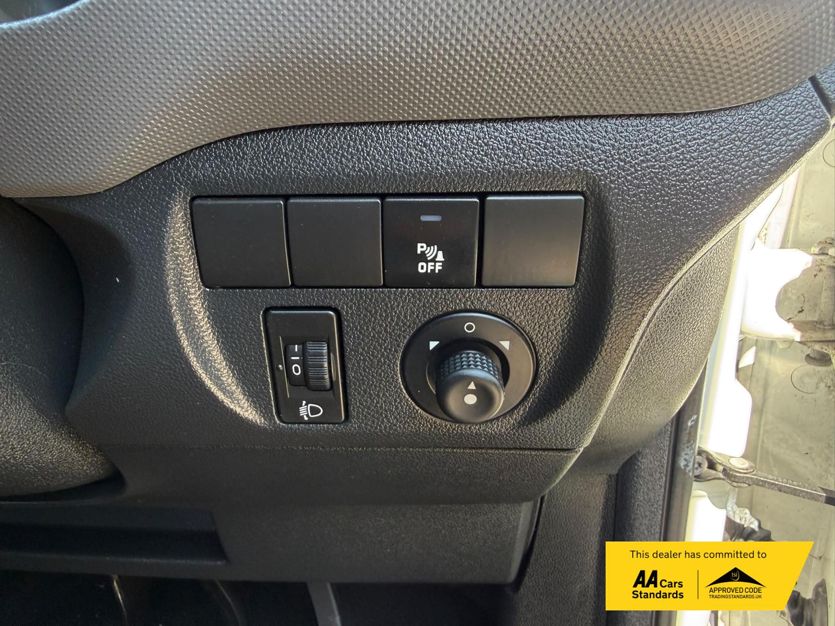 2014 Citroen Berlingo 1.6 HDi 750 LX Panel Van 6dr Diesel Manual L2 (153 g/km, 90 bhp) - Thumbnail 50