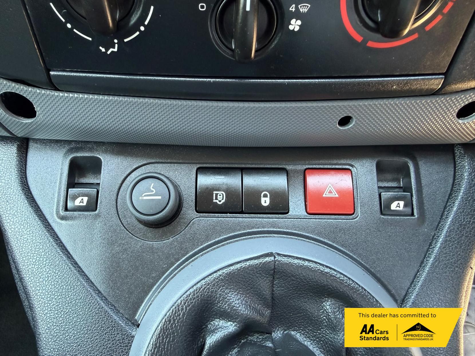 2014 Citroen Berlingo 1.6 HDi 750 LX Panel Van 6dr Diesel Manual L2 (153 g/km, 90 bhp) - Thumbnail 40