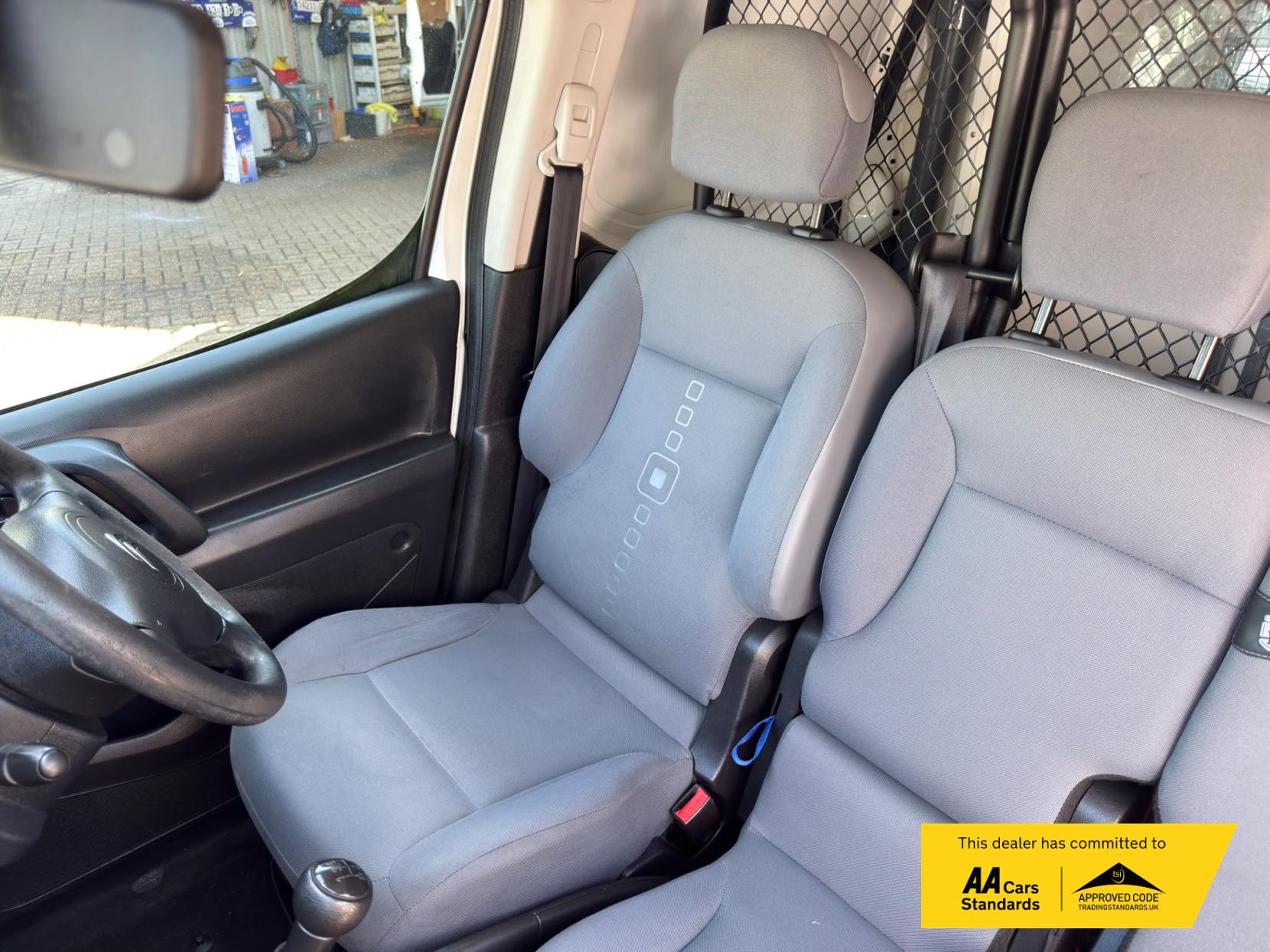 2014 Citroen Berlingo 1.6 HDi 750 LX Panel Van 6dr Diesel Manual L2 (153 g/km, 90 bhp) - Thumbnail 23