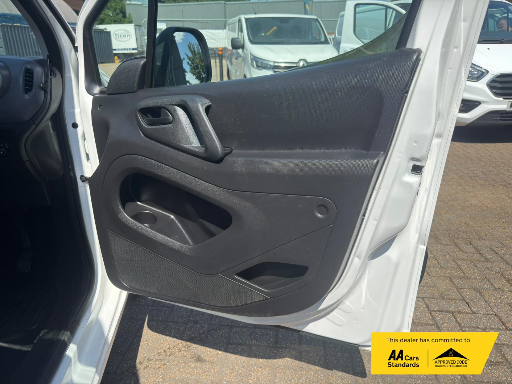 2014 Citroen Berlingo 1.6 HDi 750 LX Panel Van 6dr Diesel Manual L2 (153 g/km, 90 bhp) - Thumbnail 51