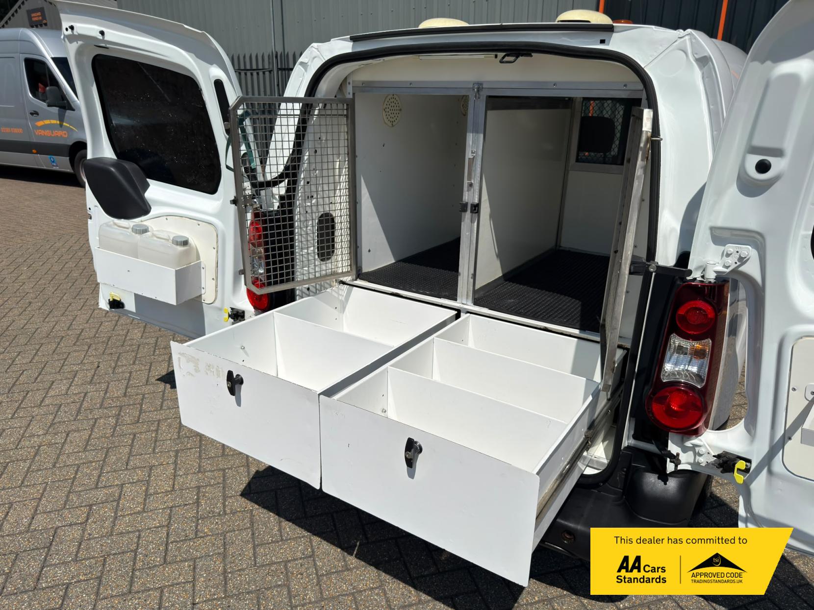 2014 Citroen Berlingo 1.6 HDi 750 LX Panel Van 6dr Diesel Manual L2 (153 g/km, 90 bhp) - Thumbnail 19