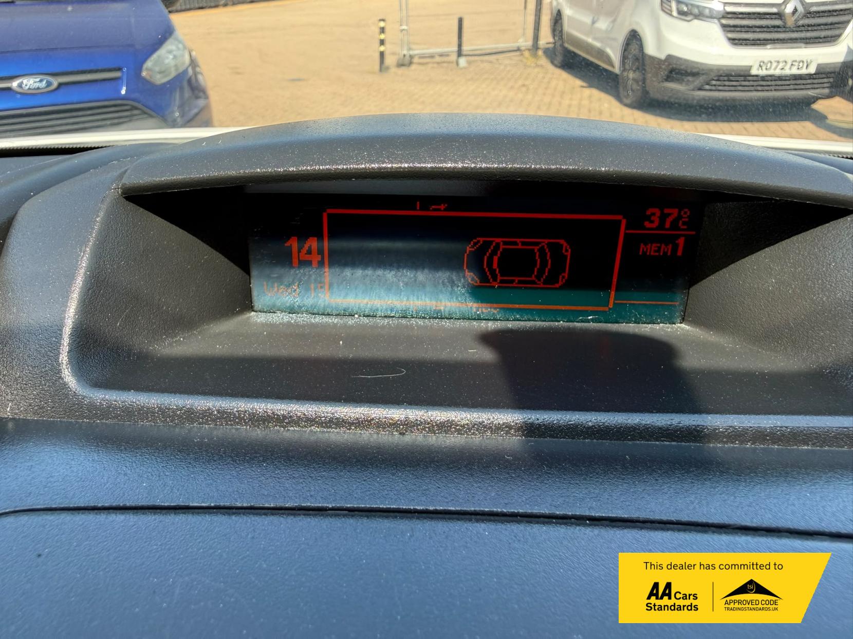 2014 Citroen Berlingo 1.6 HDi 750 LX Panel Van 6dr Diesel Manual L2 (153 g/km, 90 bhp) - Thumbnail 36