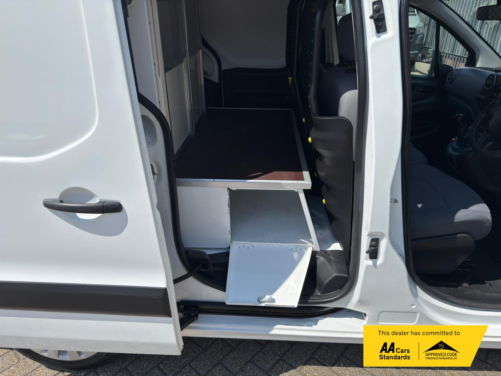 2014 Citroen Berlingo 1.6 HDi 750 LX Panel Van 6dr Diesel Manual L2 (153 g/km, 90 bhp) - Thumbnail 12