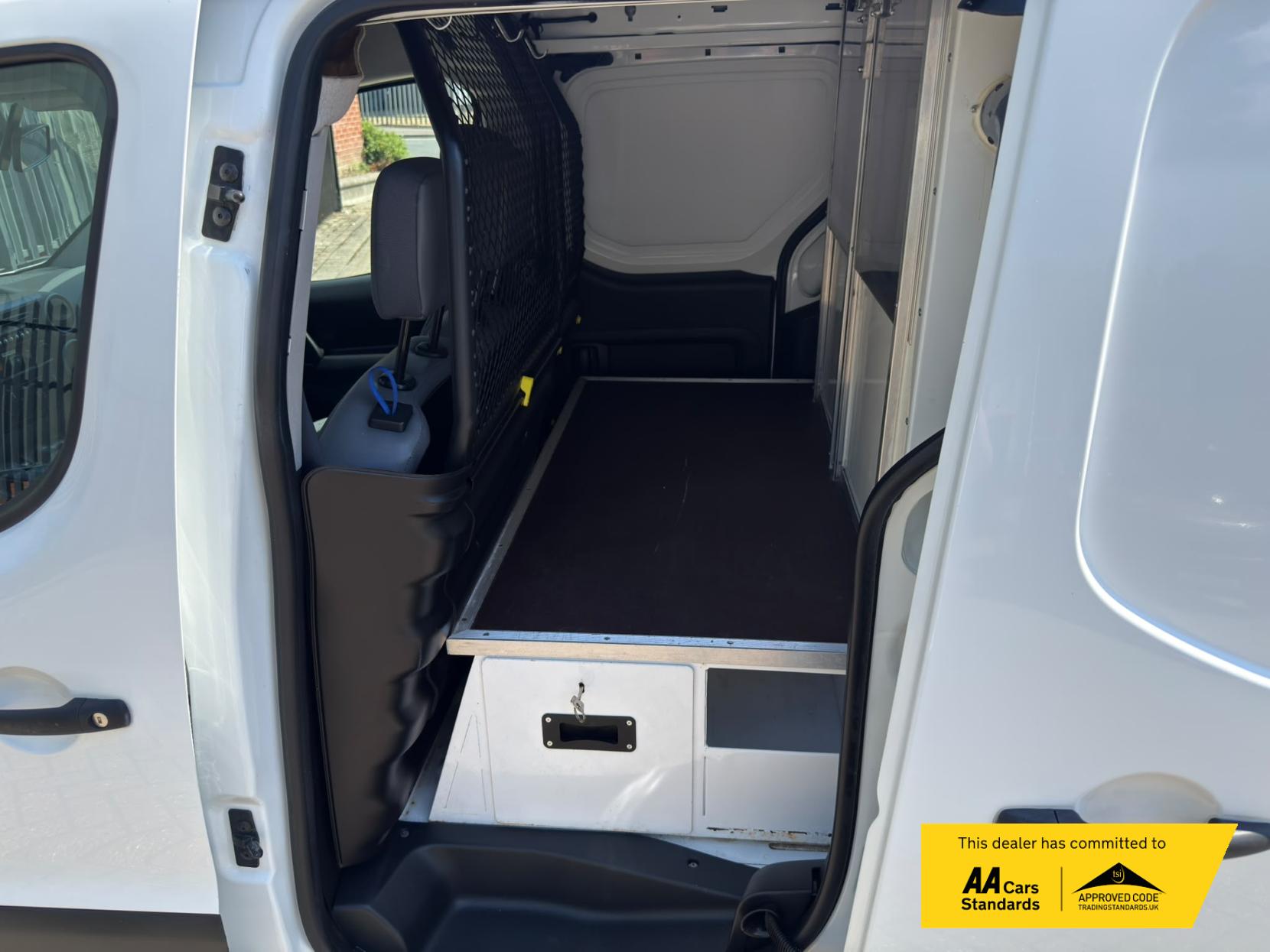 2014 Citroen Berlingo 1.6 HDi 750 LX Panel Van 6dr Diesel Manual L2 (153 g/km, 90 bhp) - Thumbnail 11