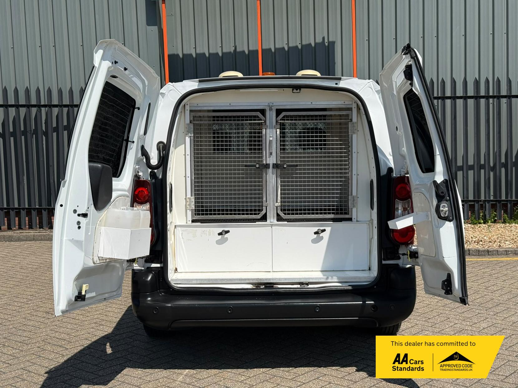 2014 Citroen Berlingo 1.6 HDi 750 LX Panel Van 6dr Diesel Manual L2 (153 g/km, 90 bhp) - Thumbnail 16