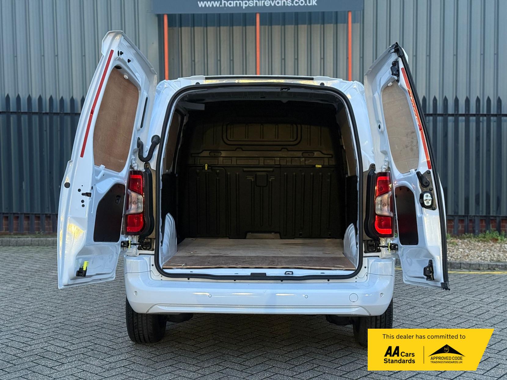 Vauxhall Combo 1.5 Turbo D 2300 Pro Panel Van 5dr Diesel Manual L1 H1 Euro 6 (s/s) (100 ps)