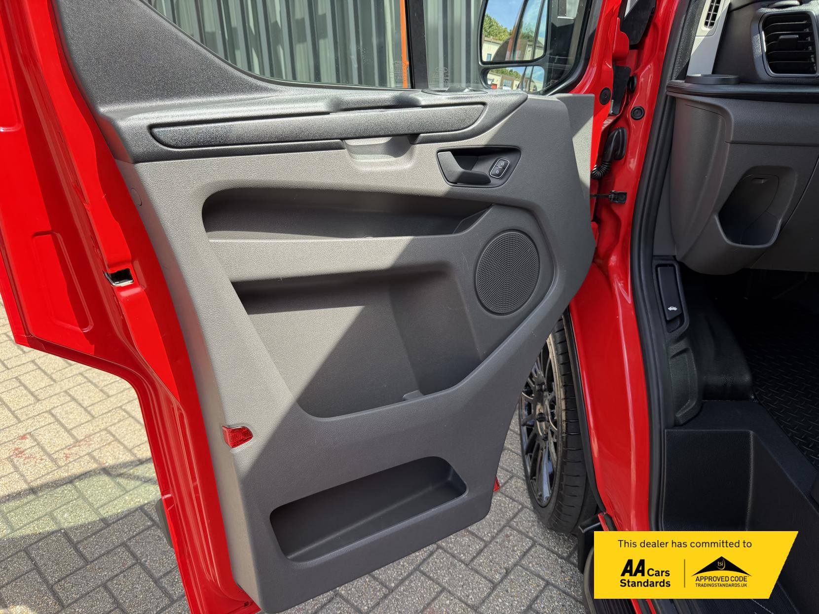 2018 Ford Transit Custom 2.0 320 EcoBlue Panel Van 5dr Diesel Manual L2 H2 Euro 6 (105 ps) - Thumbnail 28