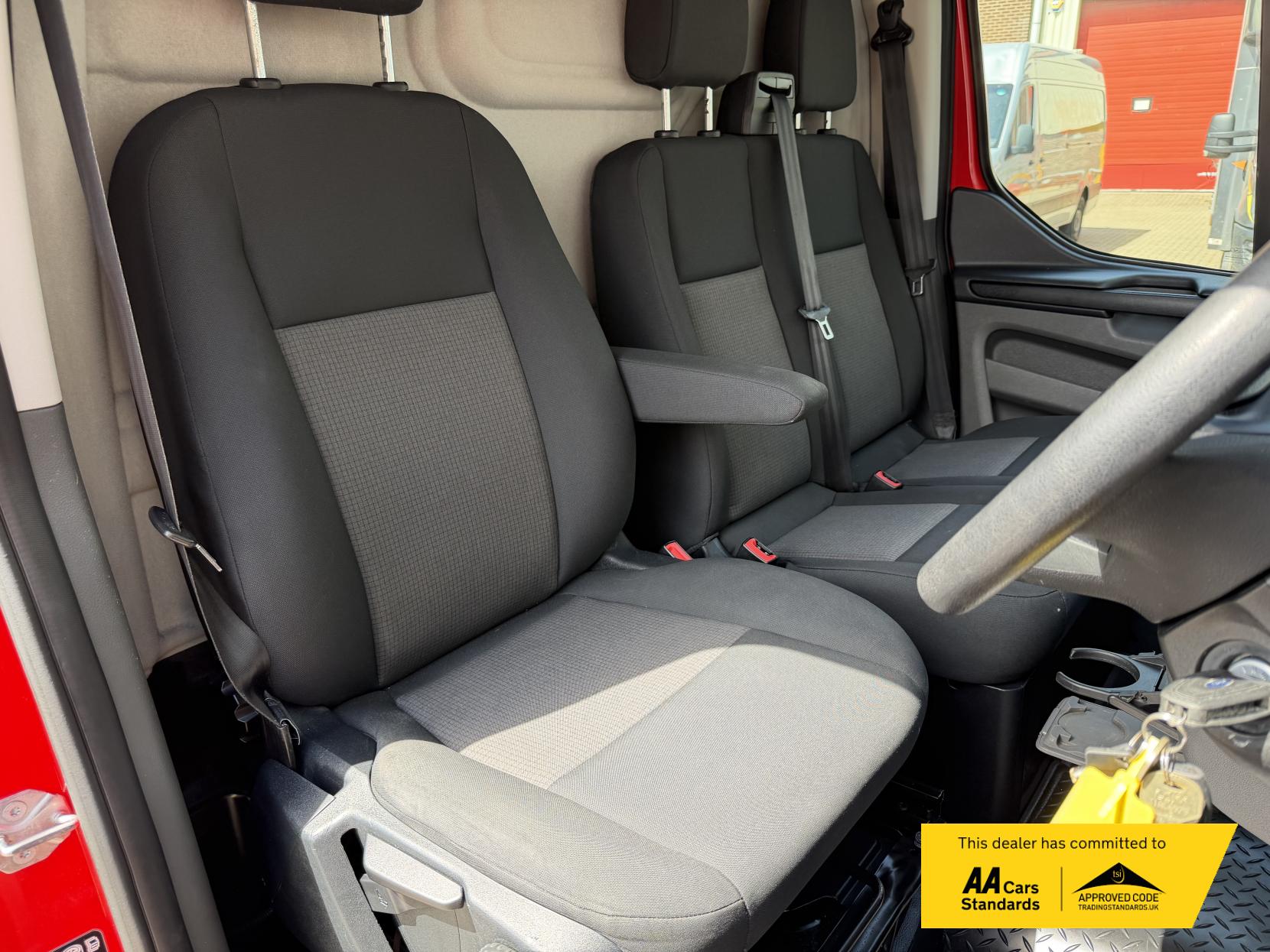 2018 Ford Transit Custom 2.0 320 EcoBlue Panel Van 5dr Diesel Manual L2 H2 Euro 6 (105 ps) - Thumbnail 19