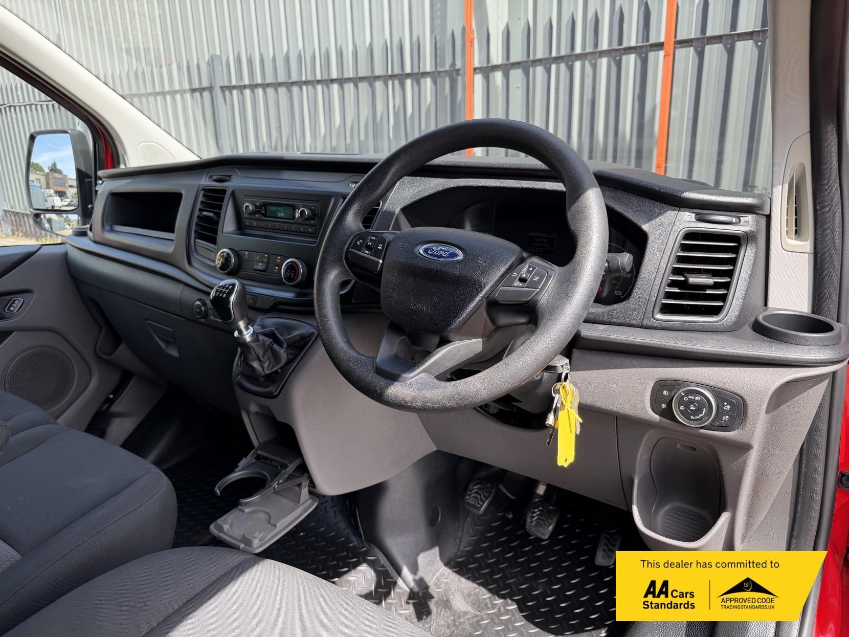 2018 Ford Transit Custom 2.0 320 EcoBlue Panel Van 5dr Diesel Manual L2 H2 Euro 6 (105 ps) - Thumbnail 12