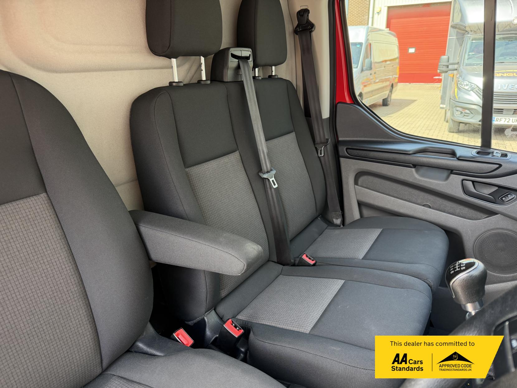 2018 Ford Transit Custom 2.0 320 EcoBlue Panel Van 5dr Diesel Manual L2 H2 Euro 6 (105 ps) - Thumbnail 20