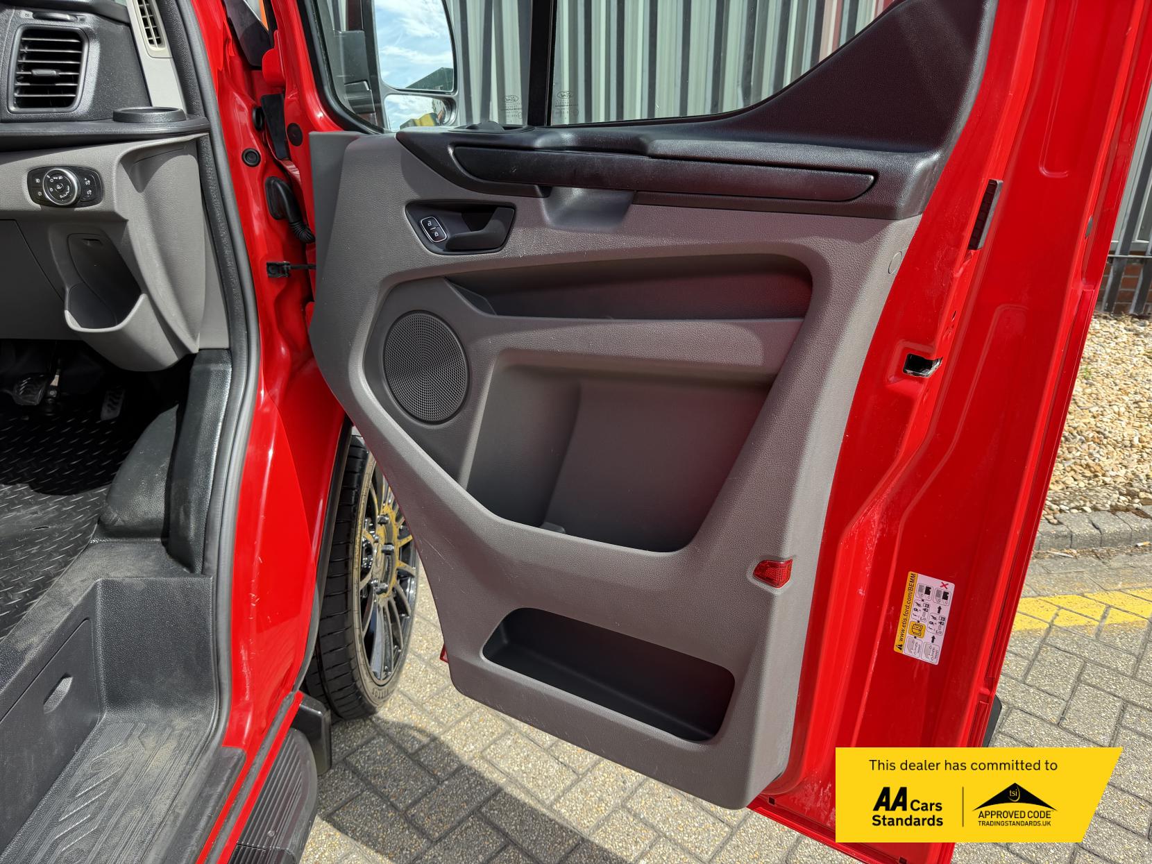 2018 Ford Transit Custom 2.0 320 EcoBlue Panel Van 5dr Diesel Manual L2 H2 Euro 6 (105 ps) - Thumbnail 29