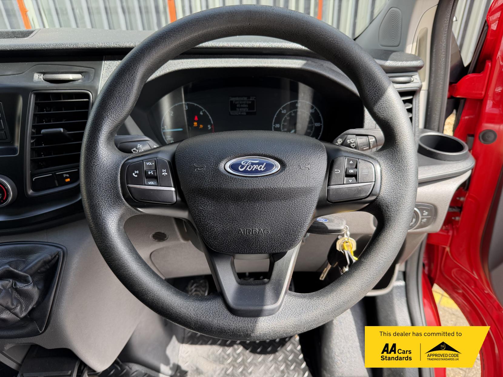 2018 Ford Transit Custom 2.0 320 EcoBlue Panel Van 5dr Diesel Manual L2 H2 Euro 6 (105 ps) - Thumbnail 13