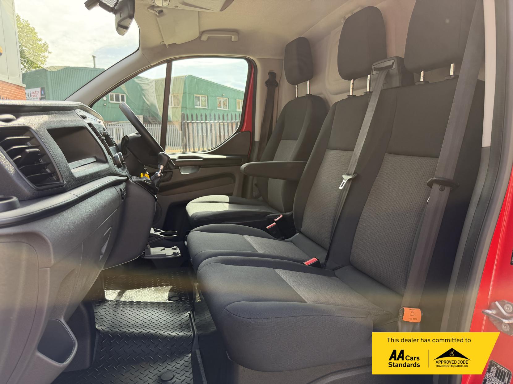 2018 Ford Transit Custom 2.0 320 EcoBlue Panel Van 5dr Diesel Manual L2 H2 Euro 6 (105 ps) - Thumbnail 22