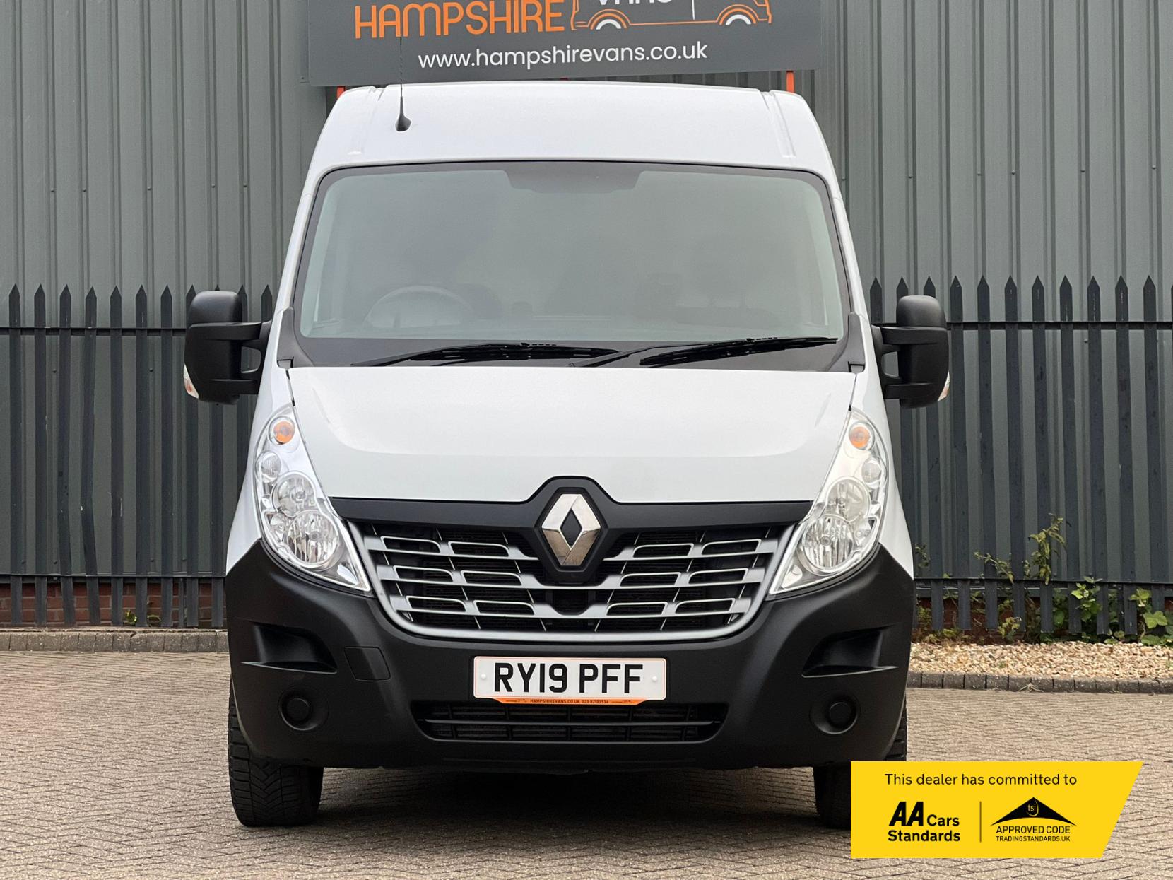 Renault Master 2.3 dCi 35 Business+ Panel Van 5dr Diesel Manual FWD LWB Medium Roof Euro 6 (130 ps)