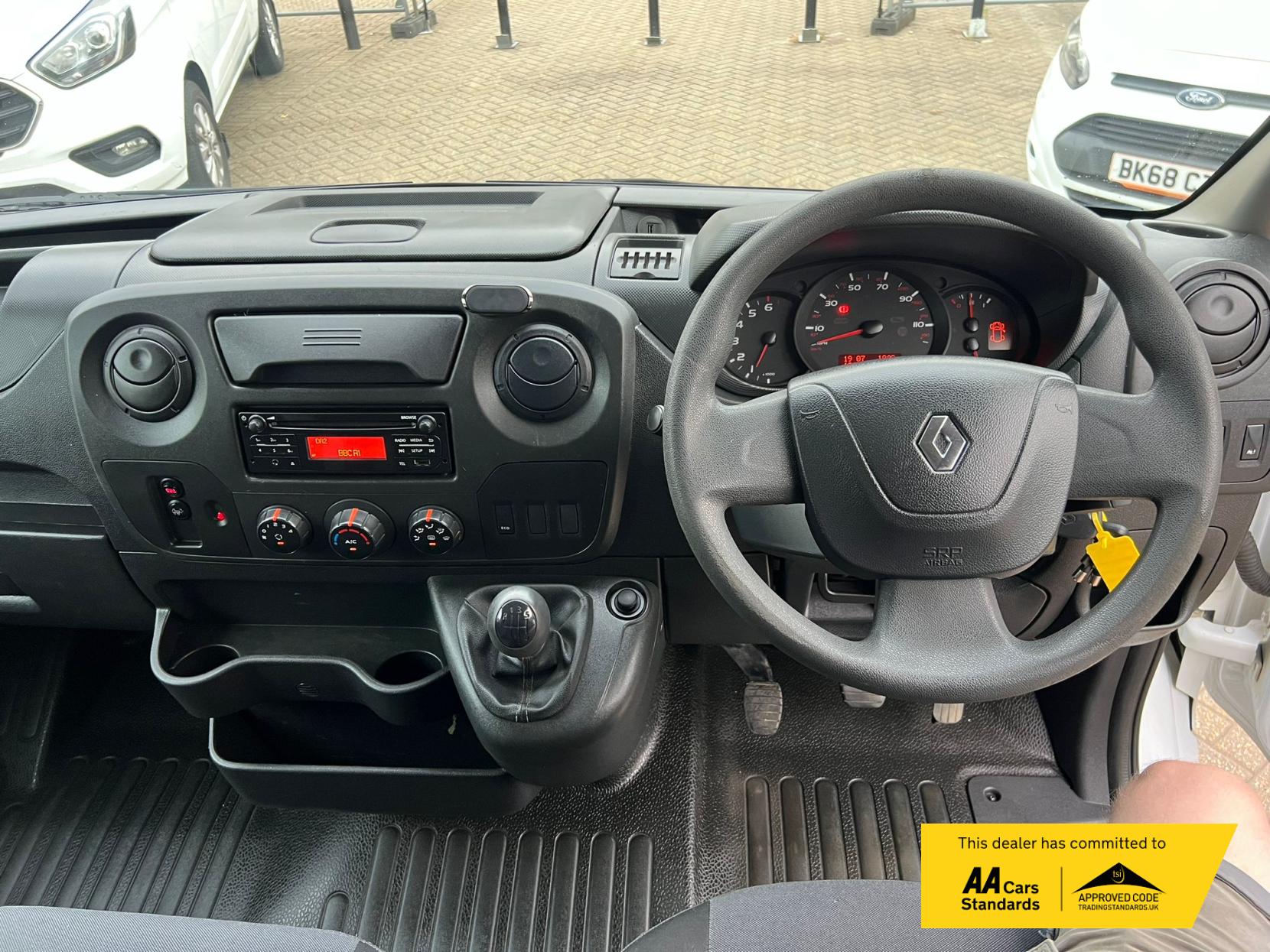 Renault Master 2.3 dCi 35 Business+ Panel Van 5dr Diesel Manual FWD LWB Medium Roof Euro 6 (130 ps)