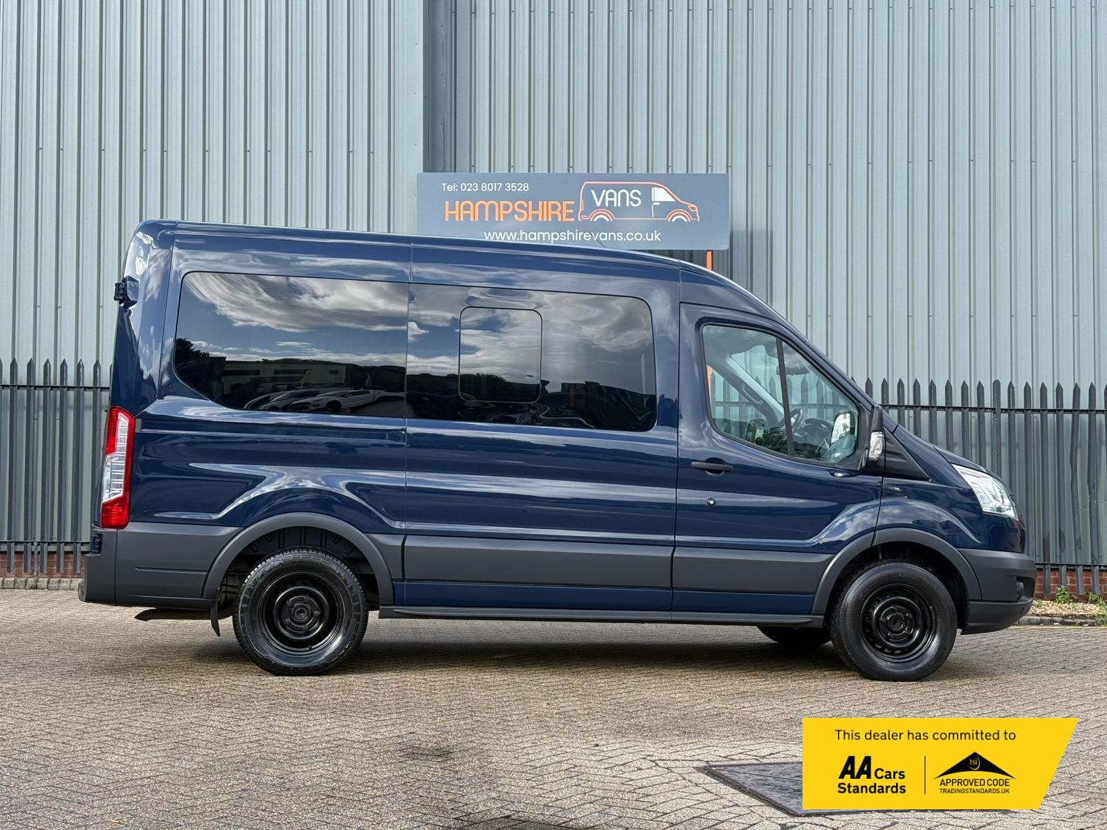 2017 Ford Transit 2.2 TDCi 350 HDT Trend Minibus 5dr Diesel Manual L2 H2 (196 g/km, 123 bhp) - Thumbnail 5