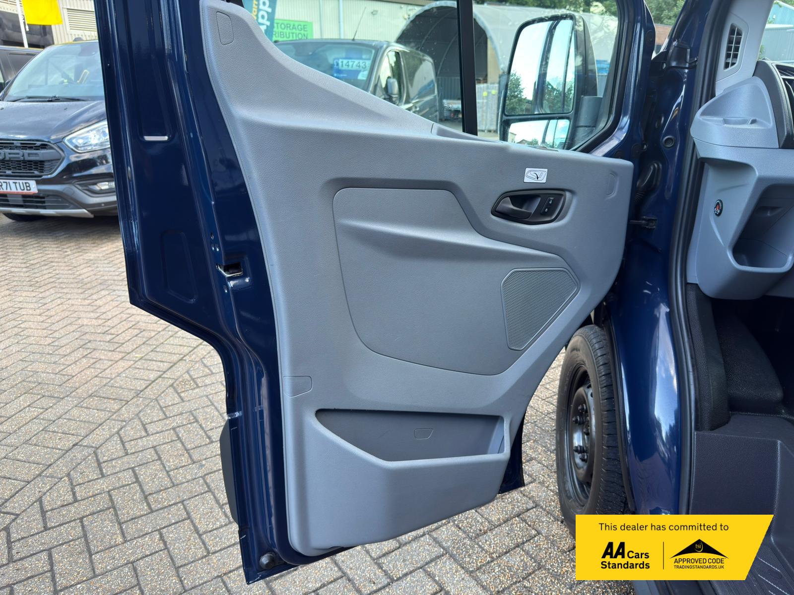 2017 Ford Transit 2.2 TDCi 350 HDT Trend Minibus 5dr Diesel Manual L2 H2 (196 g/km, 123 bhp) - Thumbnail 36