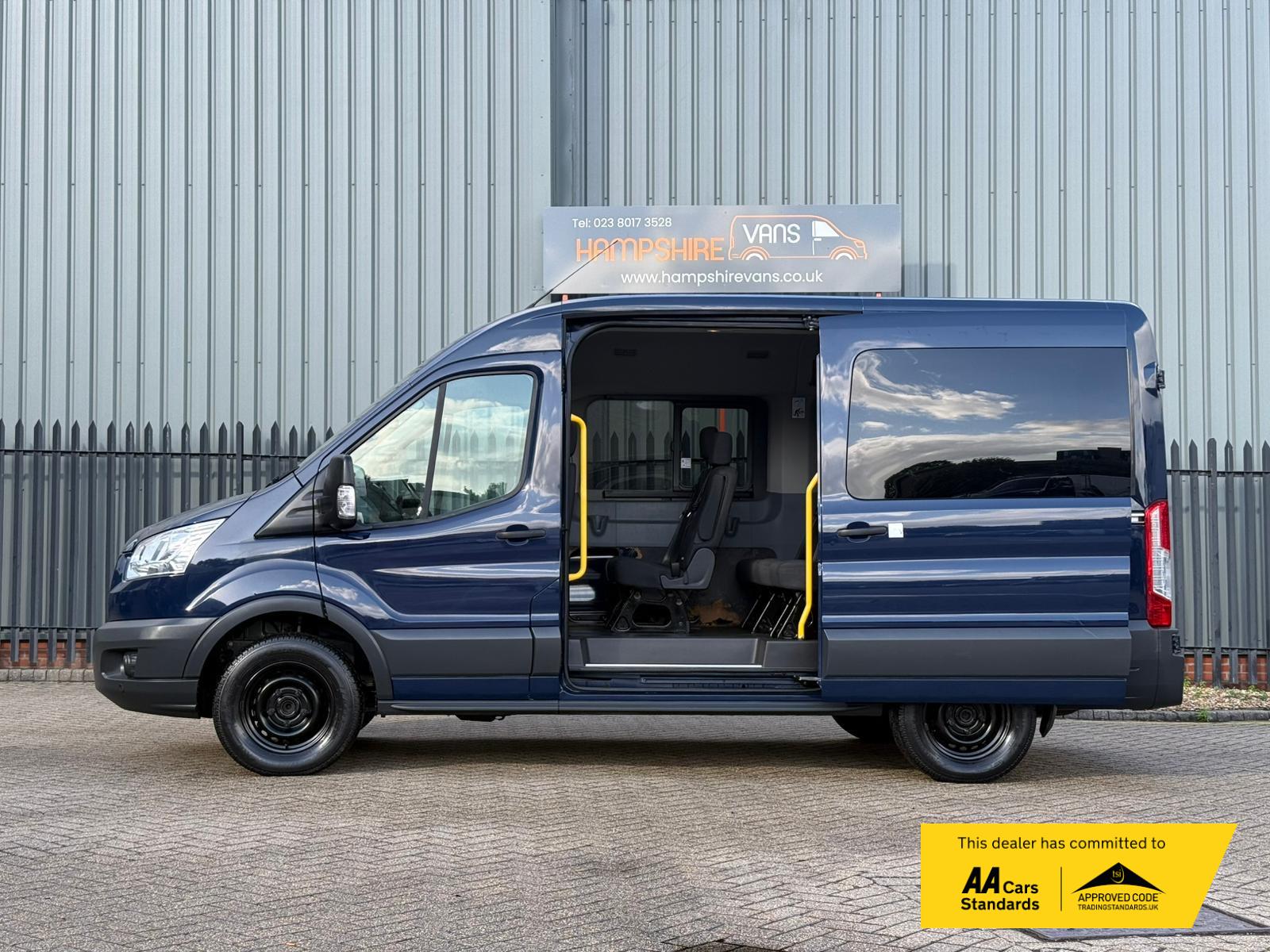 2017 Ford Transit 2.2 TDCi 350 HDT Trend Minibus 5dr Diesel Manual L2 H2 (196 g/km, 123 bhp) - Thumbnail 7