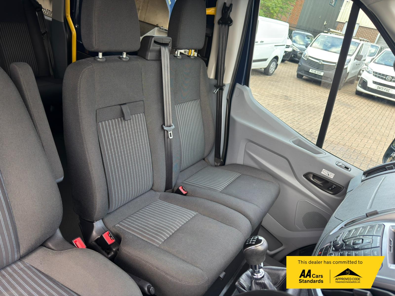 2017 Ford Transit 2.2 TDCi 350 HDT Trend Minibus 5dr Diesel Manual L2 H2 (196 g/km, 123 bhp) - Thumbnail 30