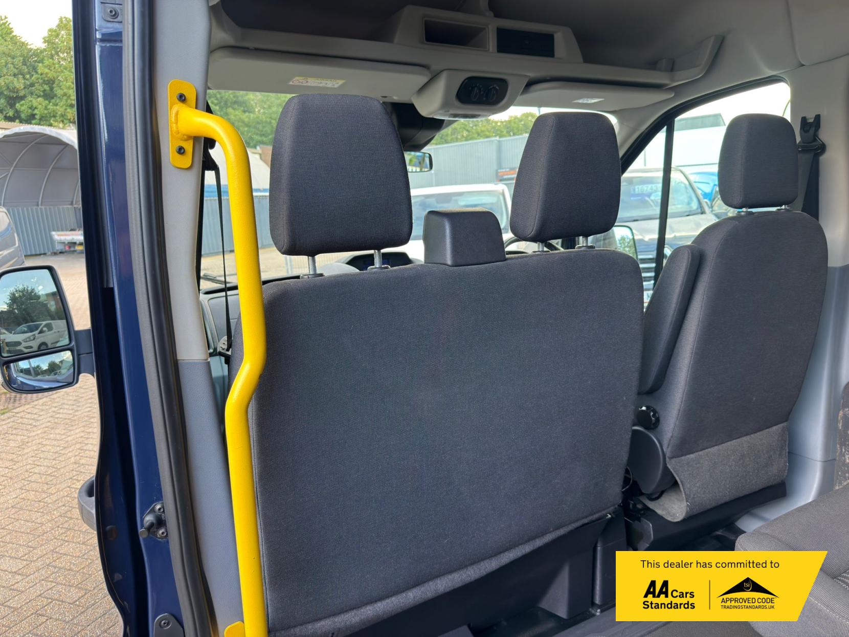 2017 Ford Transit 2.2 TDCi 350 HDT Trend Minibus 5dr Diesel Manual L2 H2 (196 g/km, 123 bhp) - Thumbnail 10
